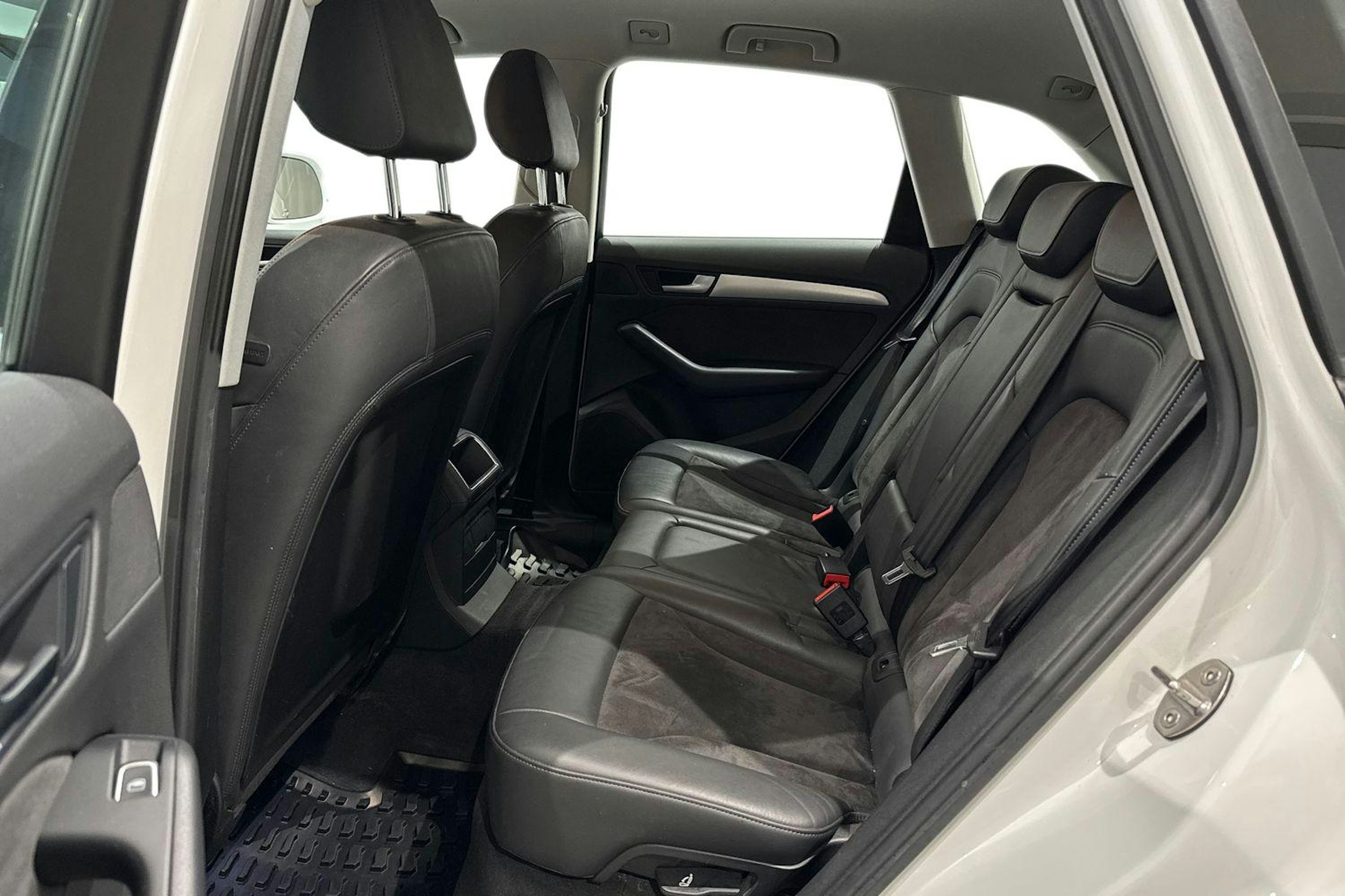 valkoinen Audi Q5 2015 kuva 10.