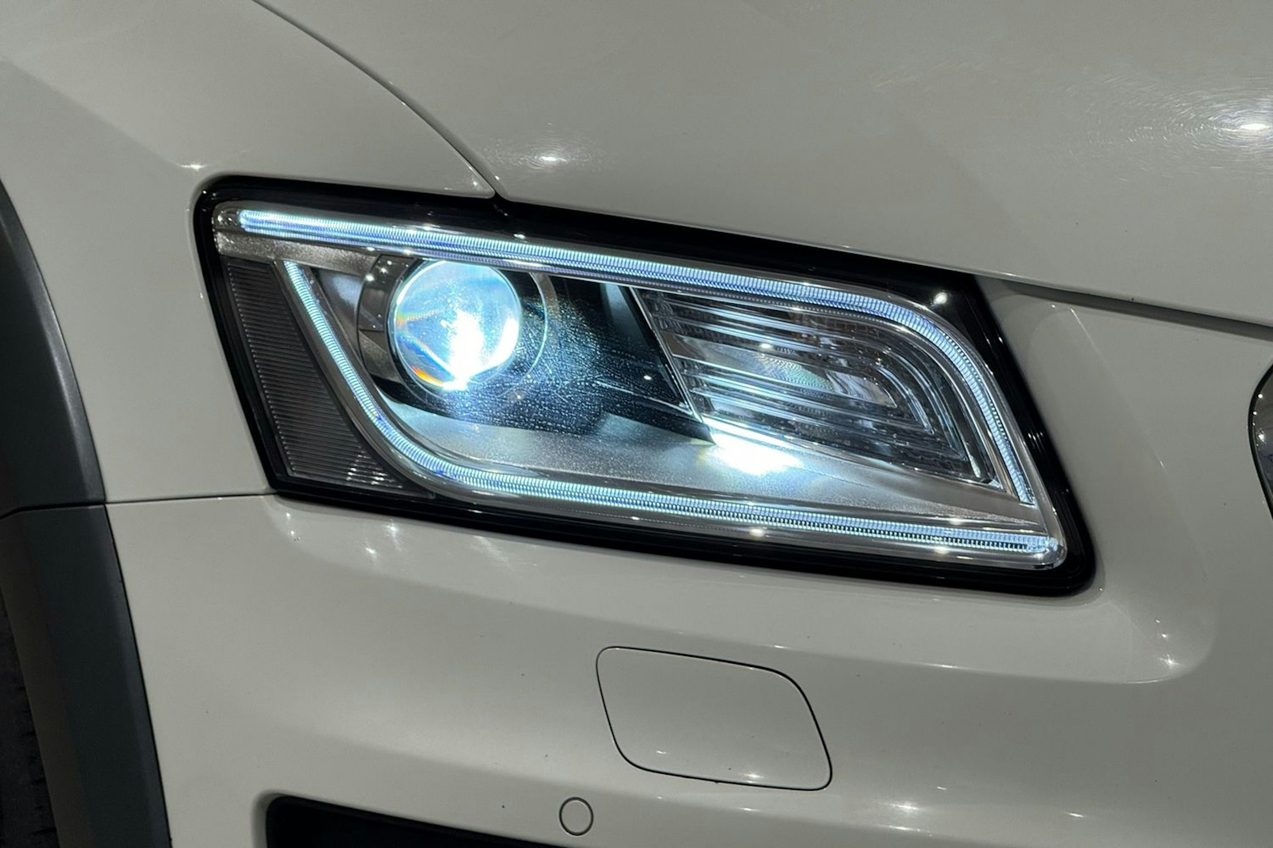 valkoinen Audi Q5 2015 kuva 15.