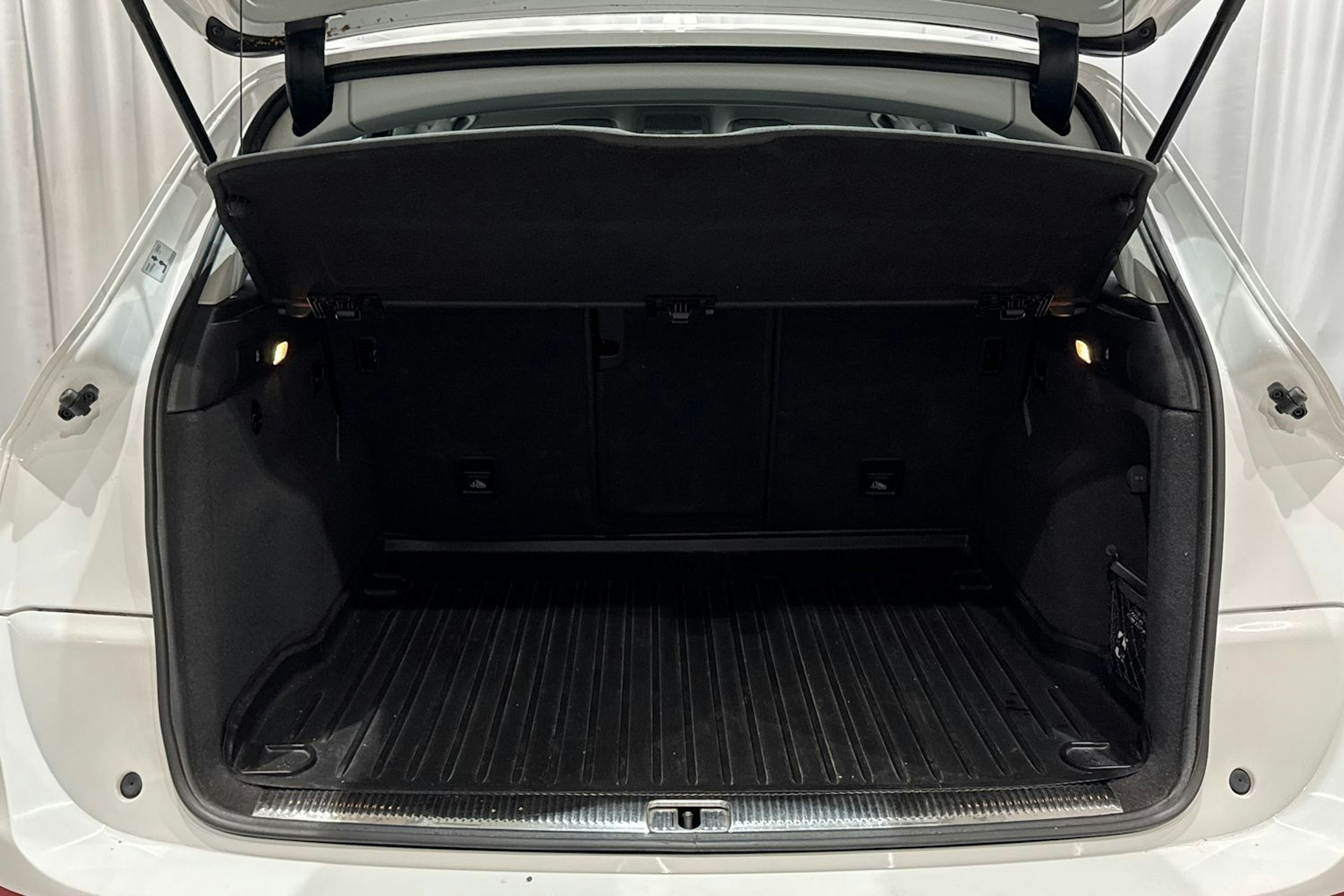 valkoinen Audi Q5 2015 kuva 18.