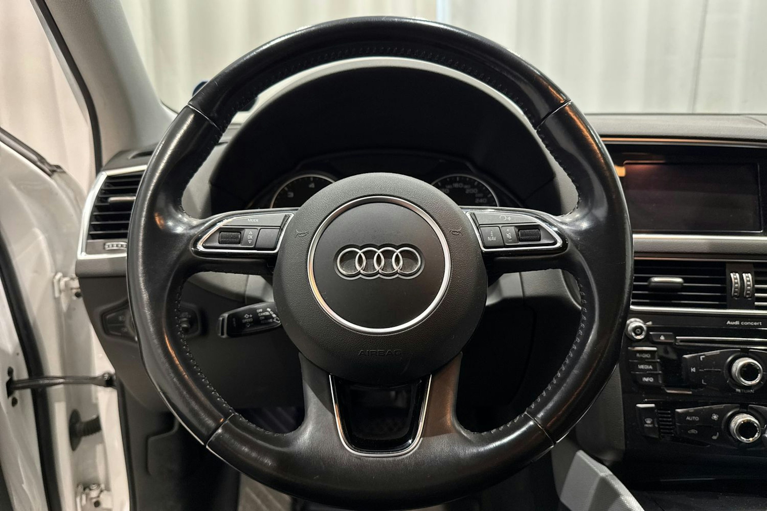 valkoinen Audi Q5 2015 kuva 19.