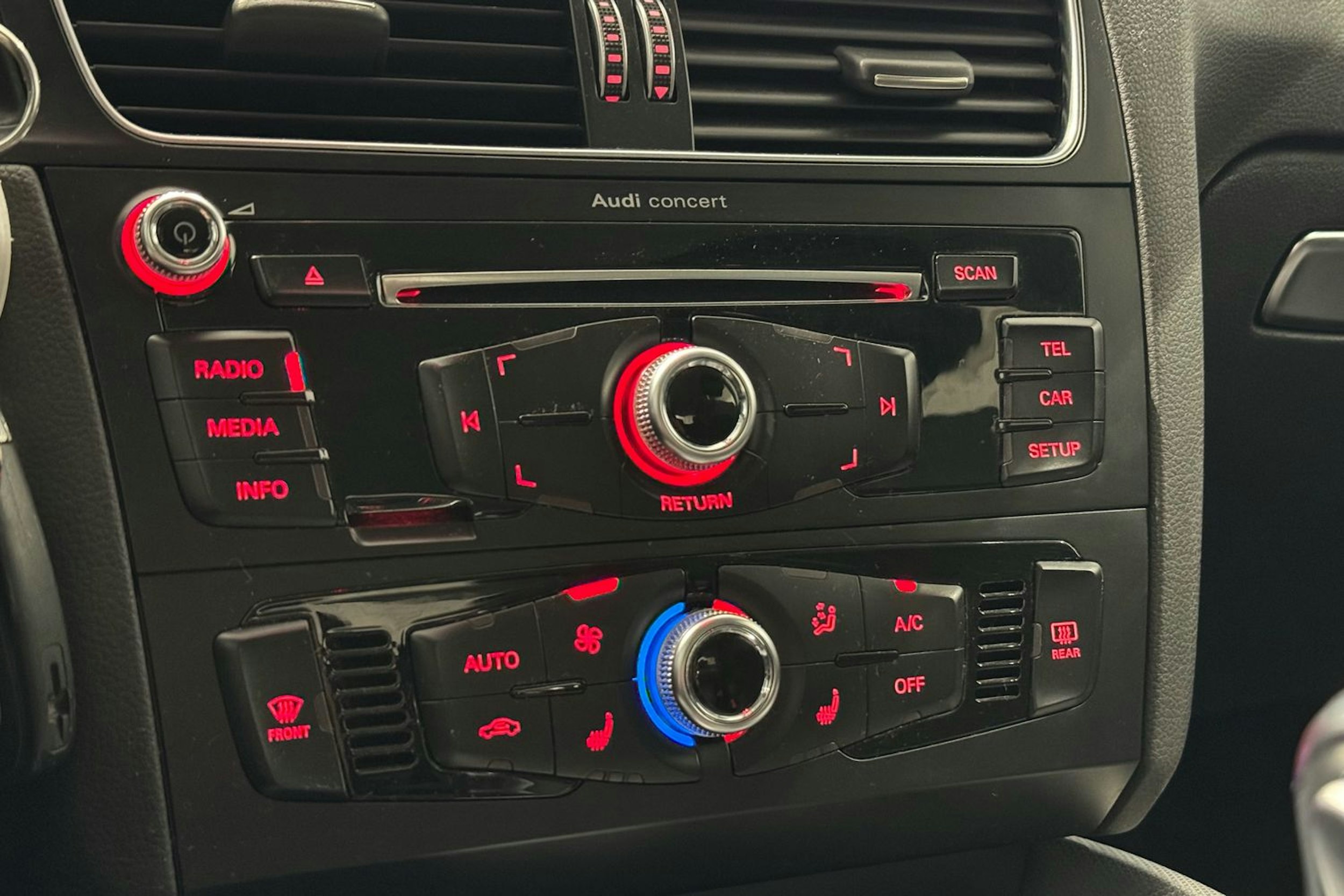 valkoinen Audi Q5 2015 kuva 24.
