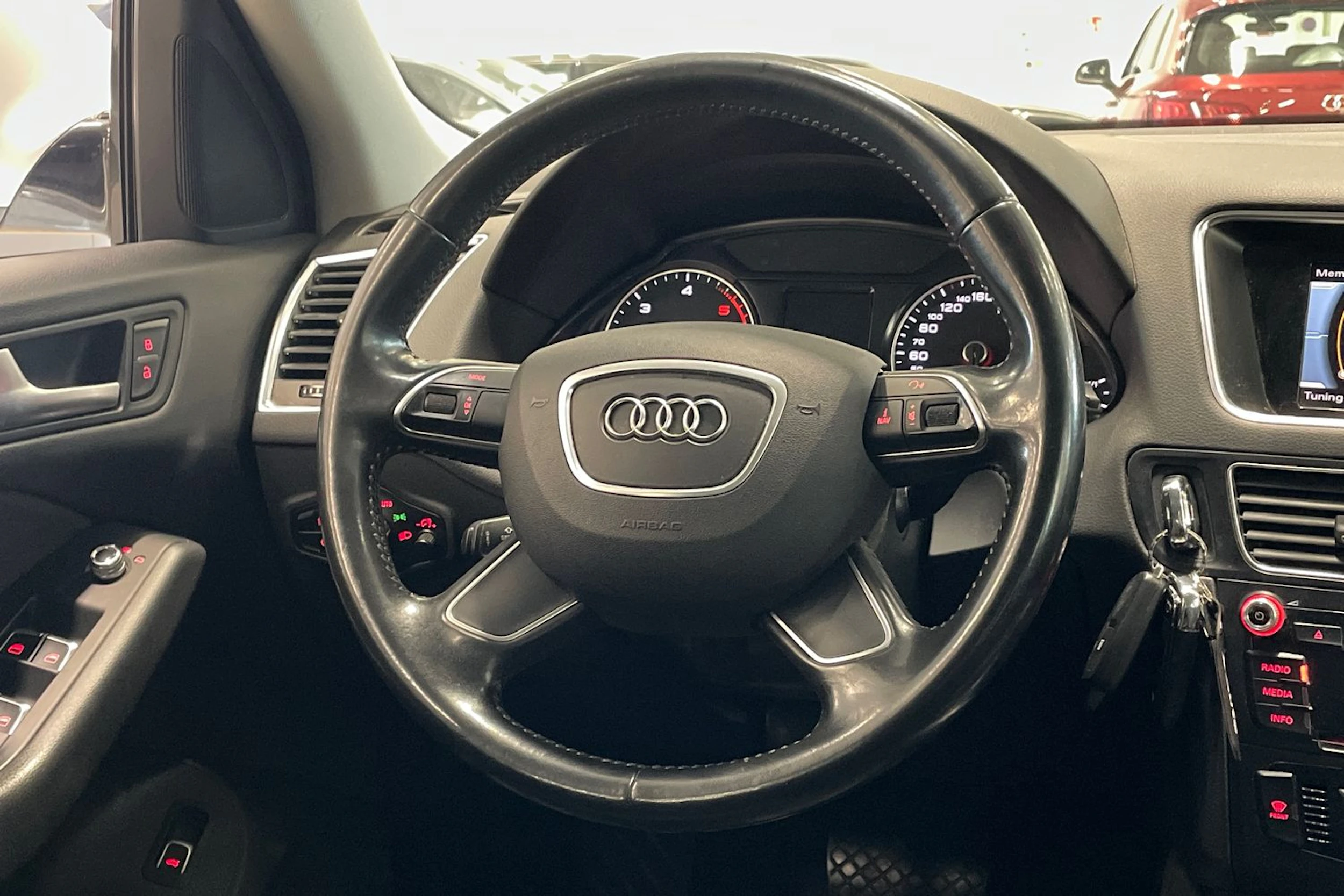 valkoinen Audi Q5 2015 kuva 12.