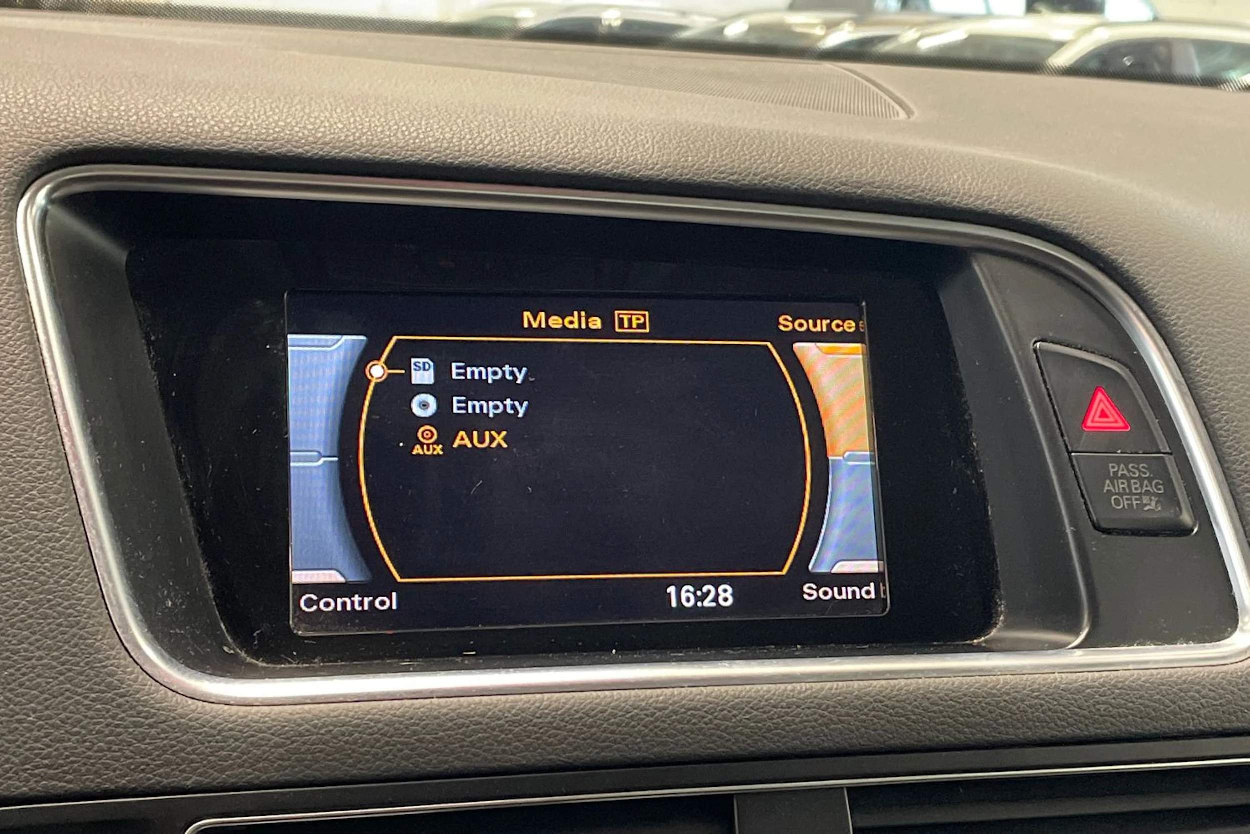 valkoinen Audi Q5 2015 kuva 18.
