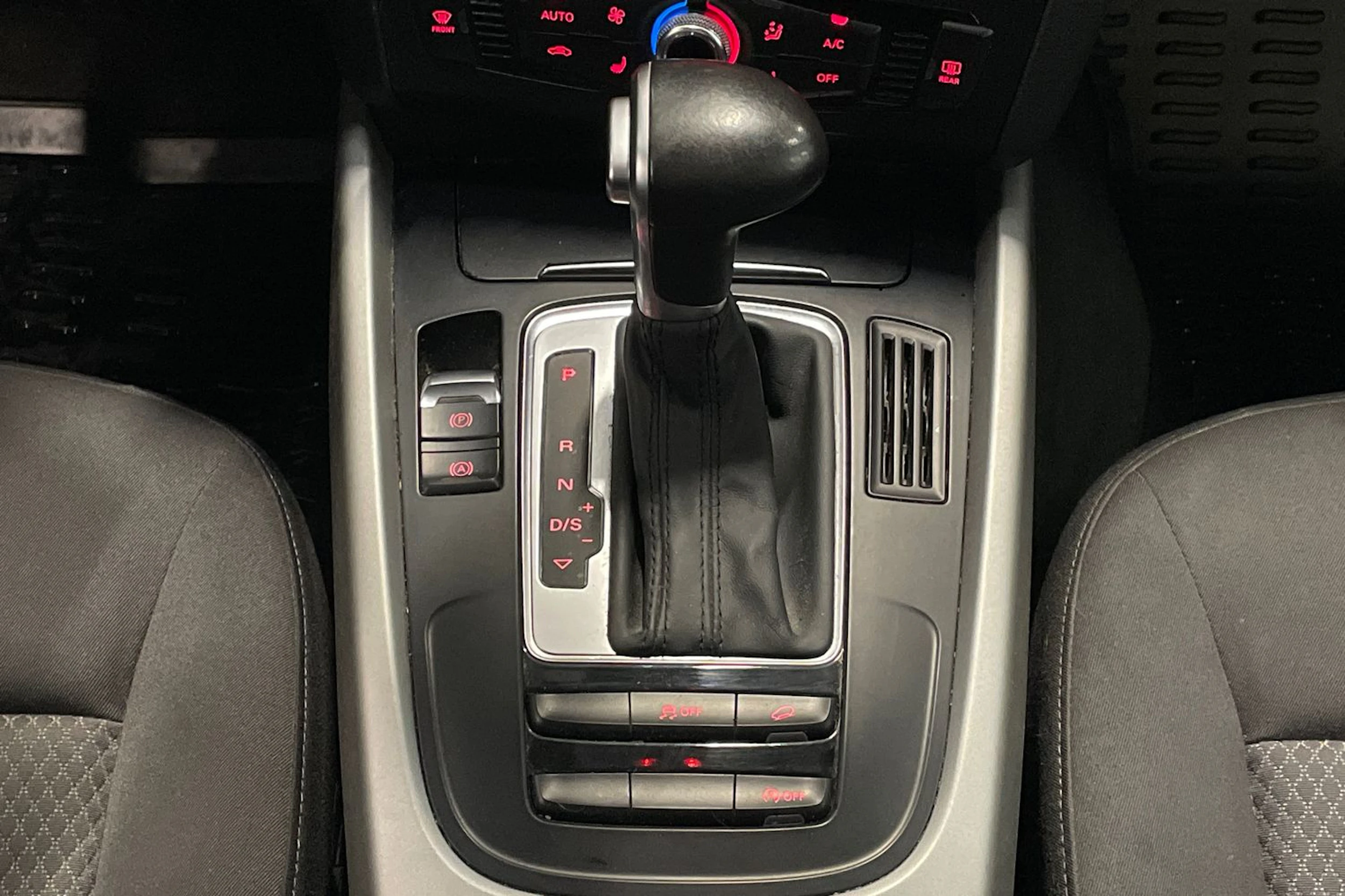 valkoinen Audi Q5 2015 kuva 21.