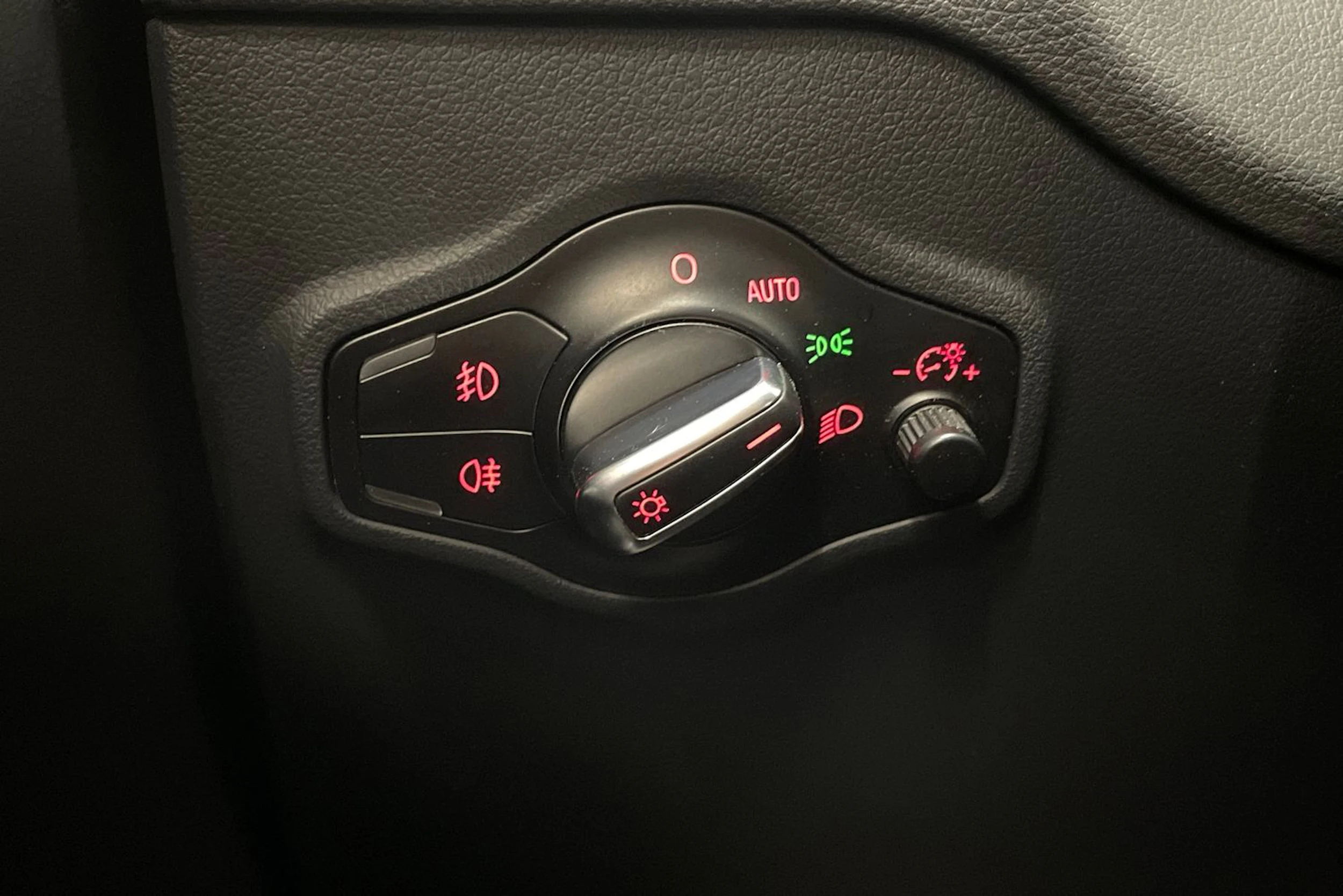 valkoinen Audi Q5 2015 kuva 22.