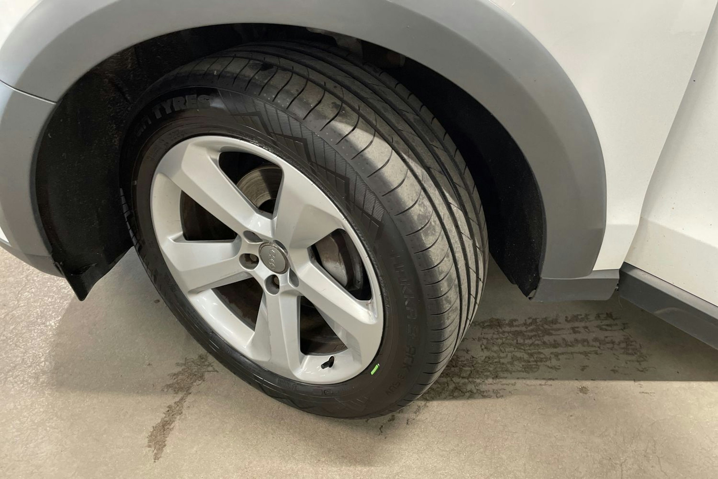 valkoinen Audi Q5 2015 kuva 13.