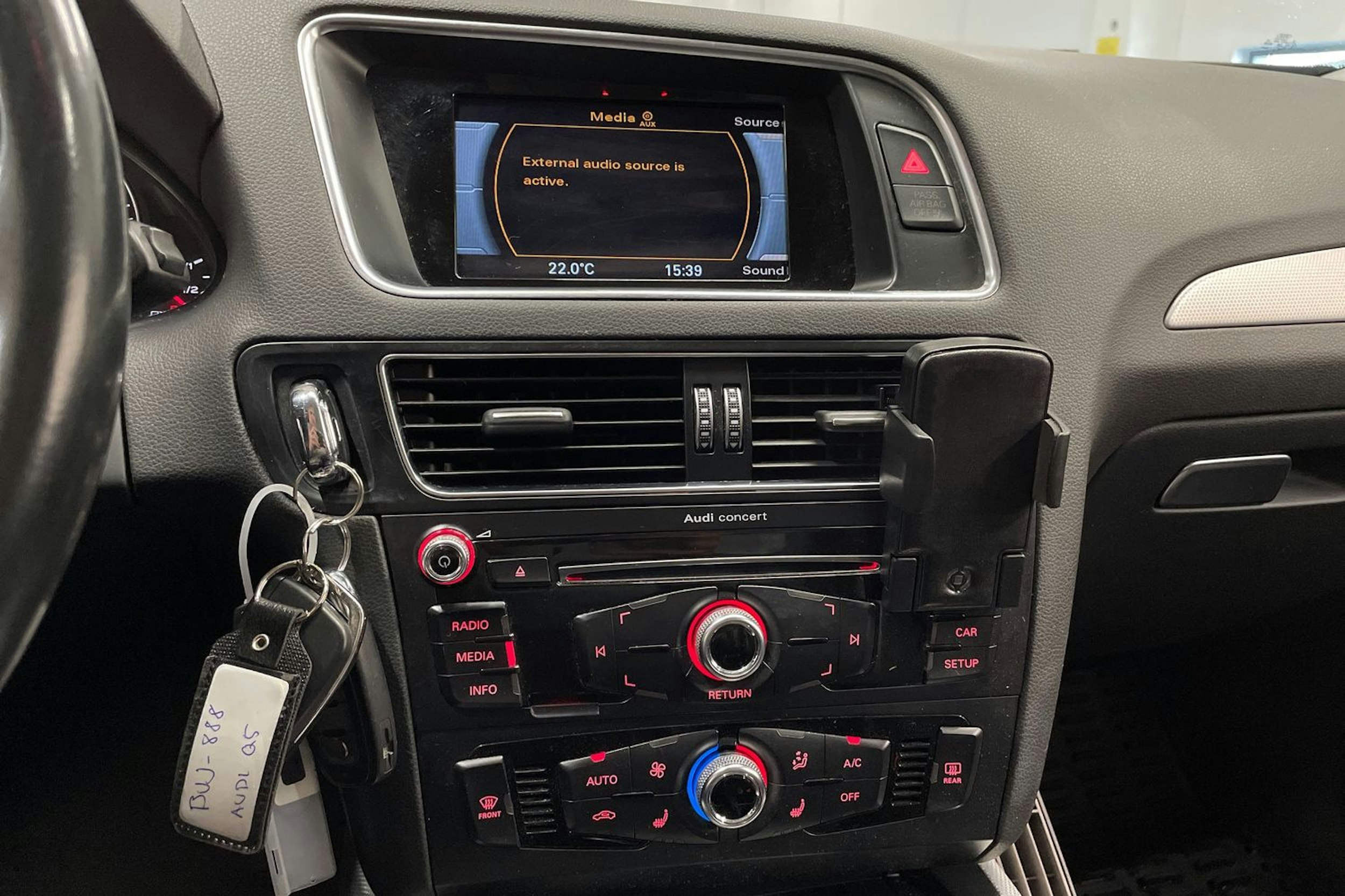 valkoinen Audi Q5 2015 kuva 17.