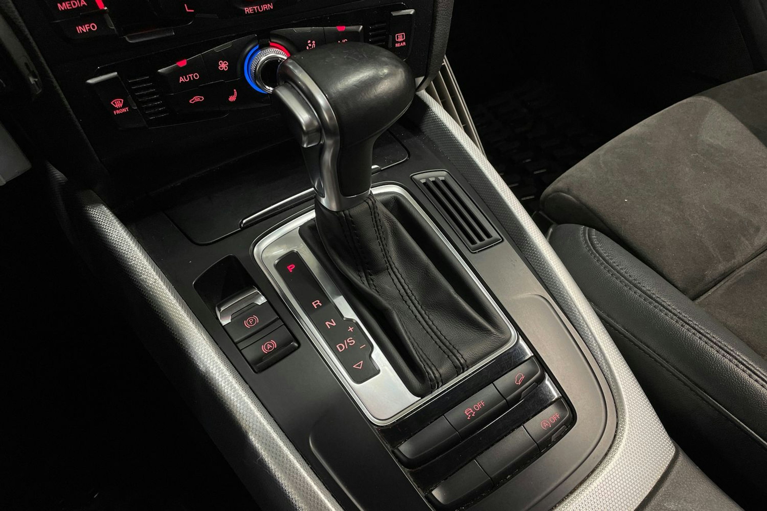 valkoinen Audi Q5 2015 kuva 18.