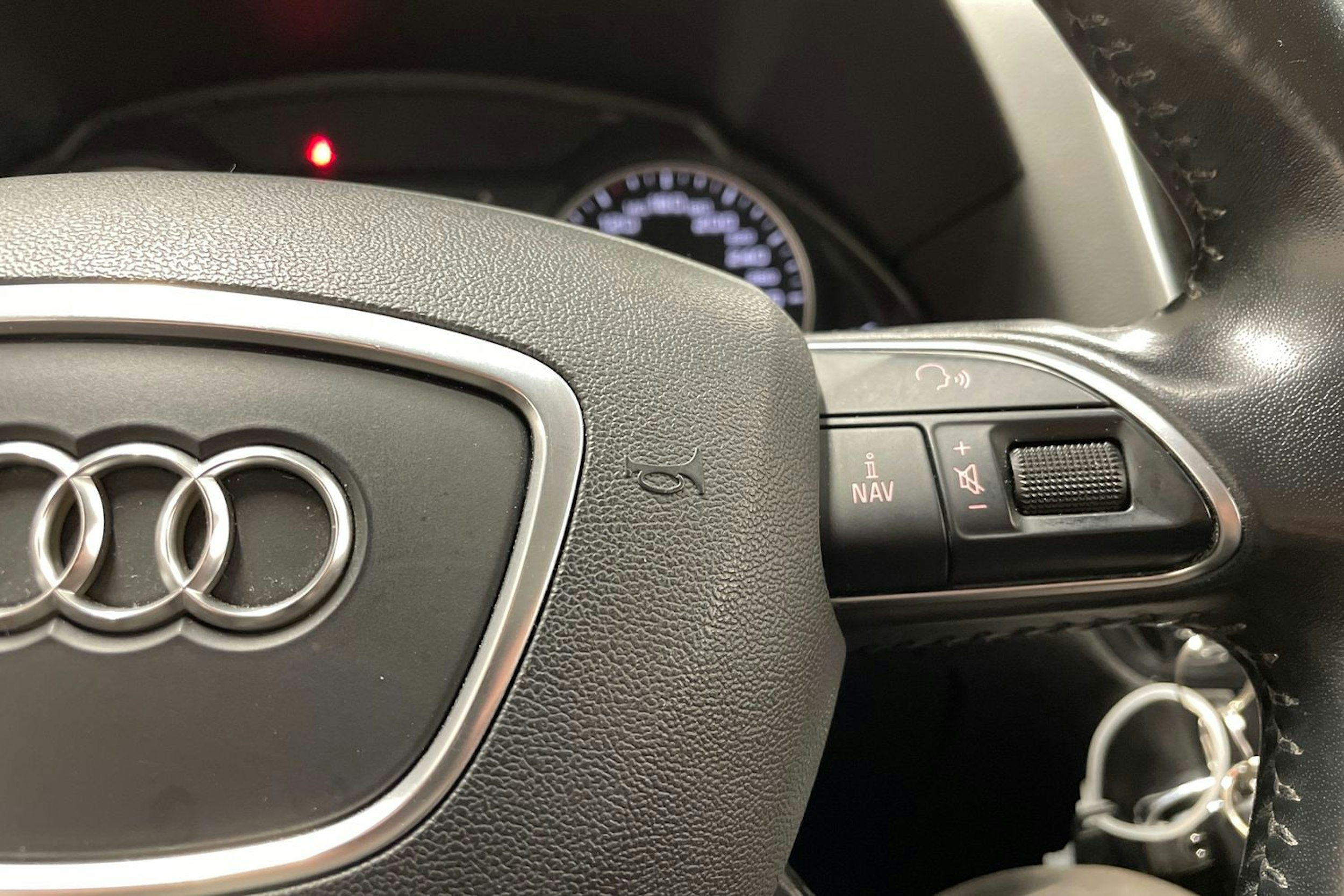 valkoinen Audi Q5 2015 kuva 22.