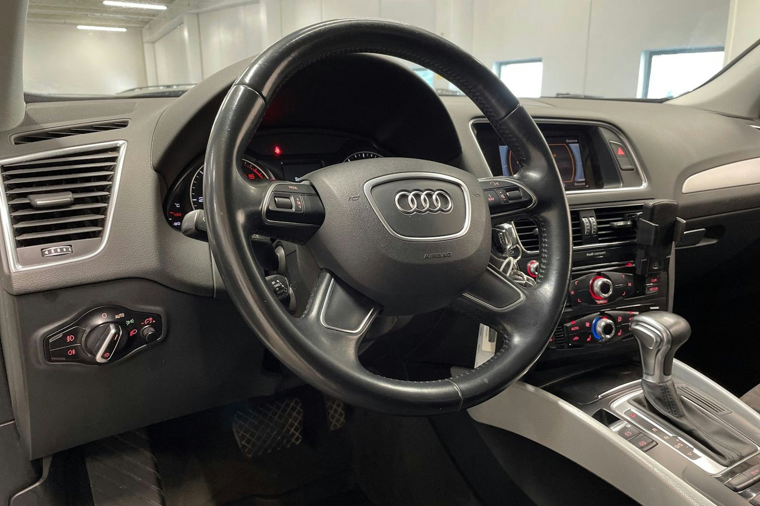 valkoinen Audi Q5 2015 kuva 23.