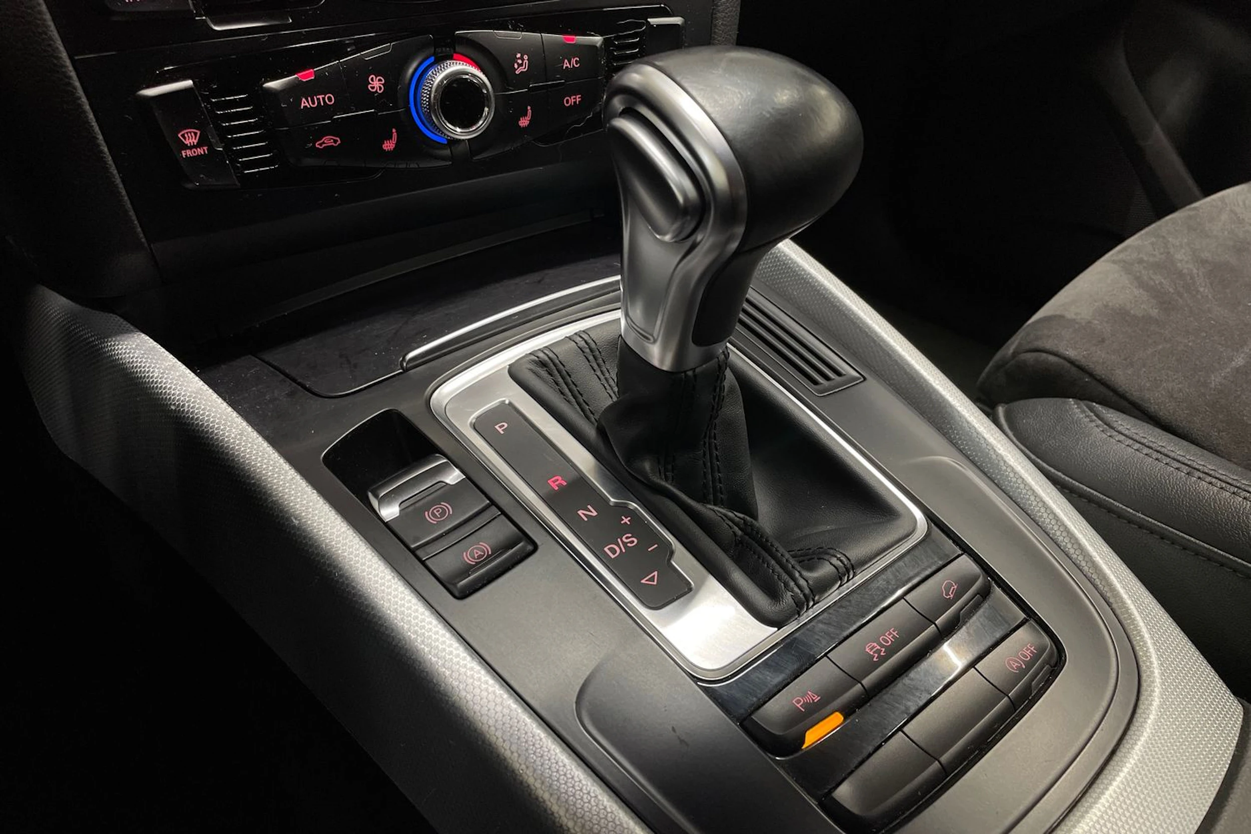 valkoinen Audi Q5 2015 kuva 15.