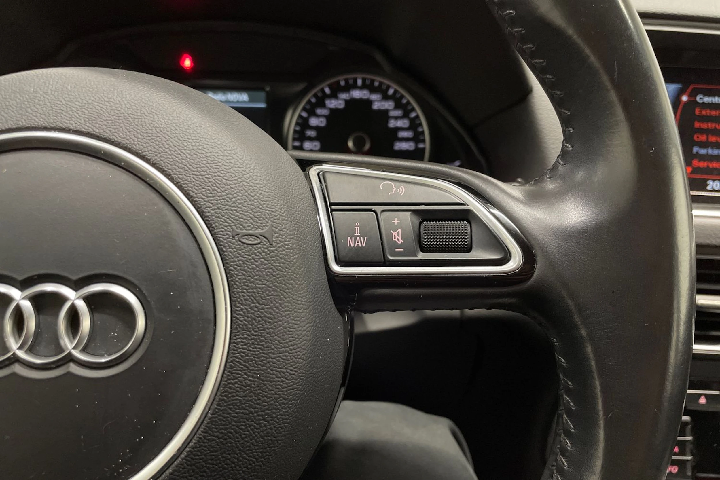 valkoinen Audi Q5 2015 kuva 18.