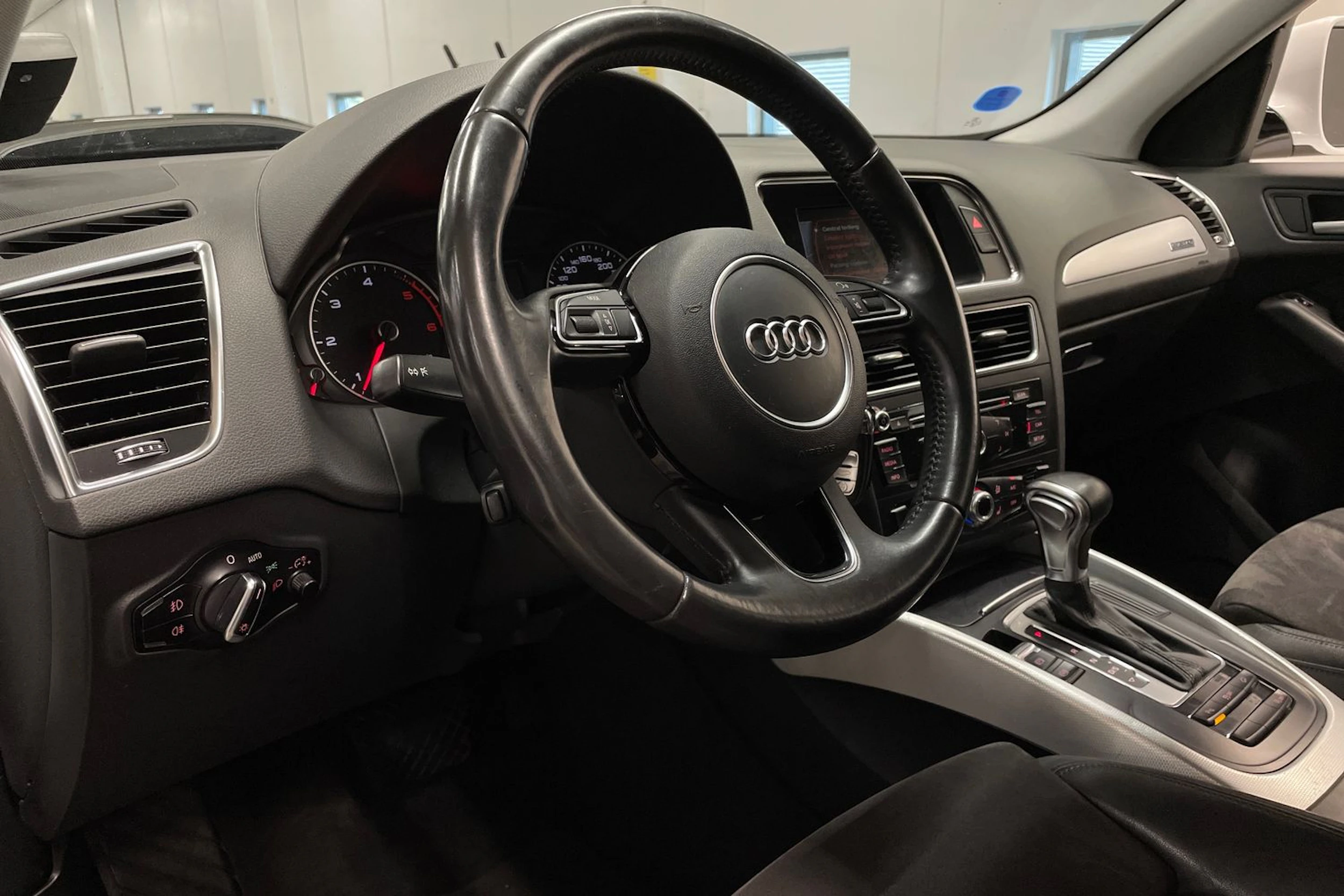 valkoinen Audi Q5 2015 kuva 20.