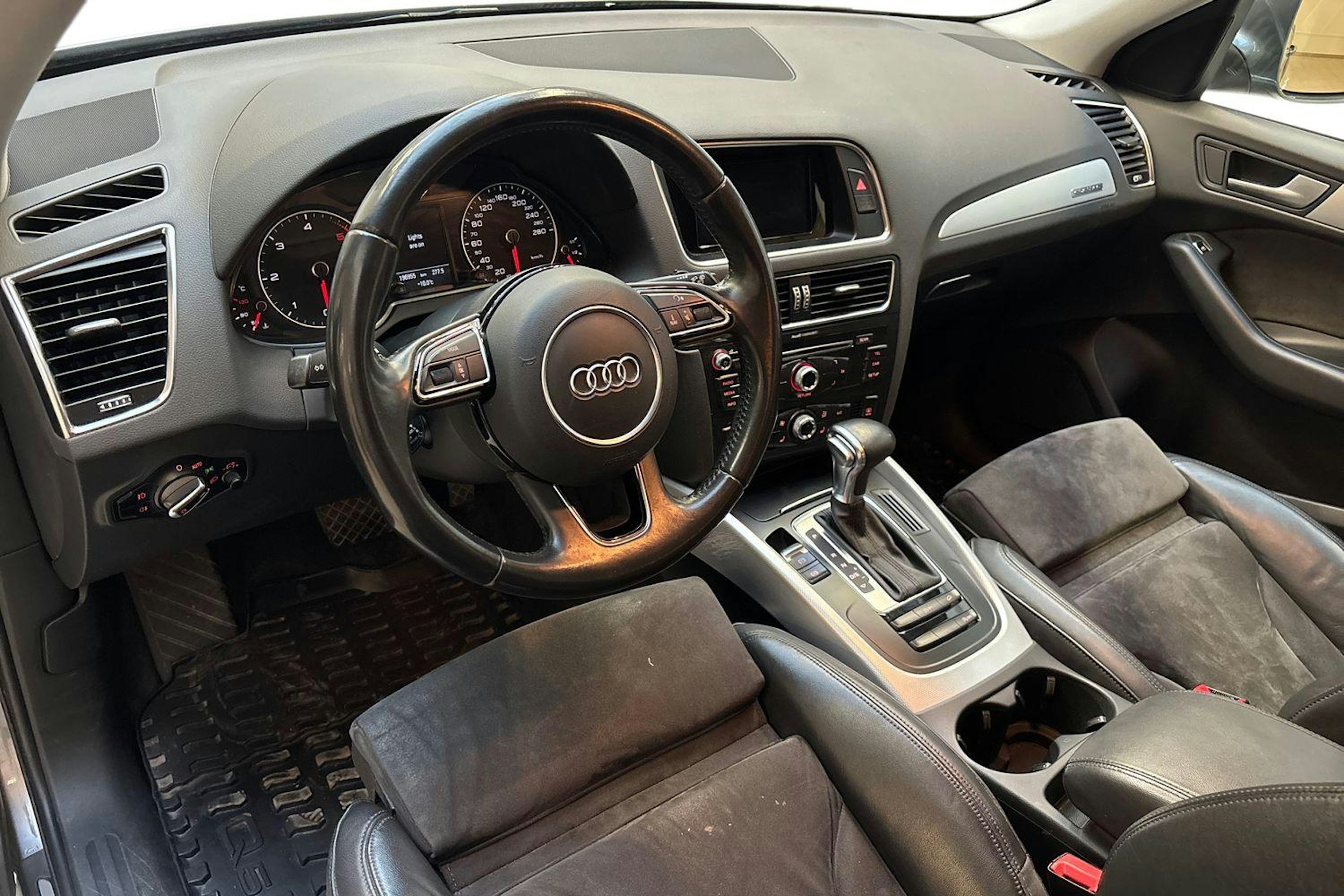 harmaa Audi Q5 2015 kuva 6.