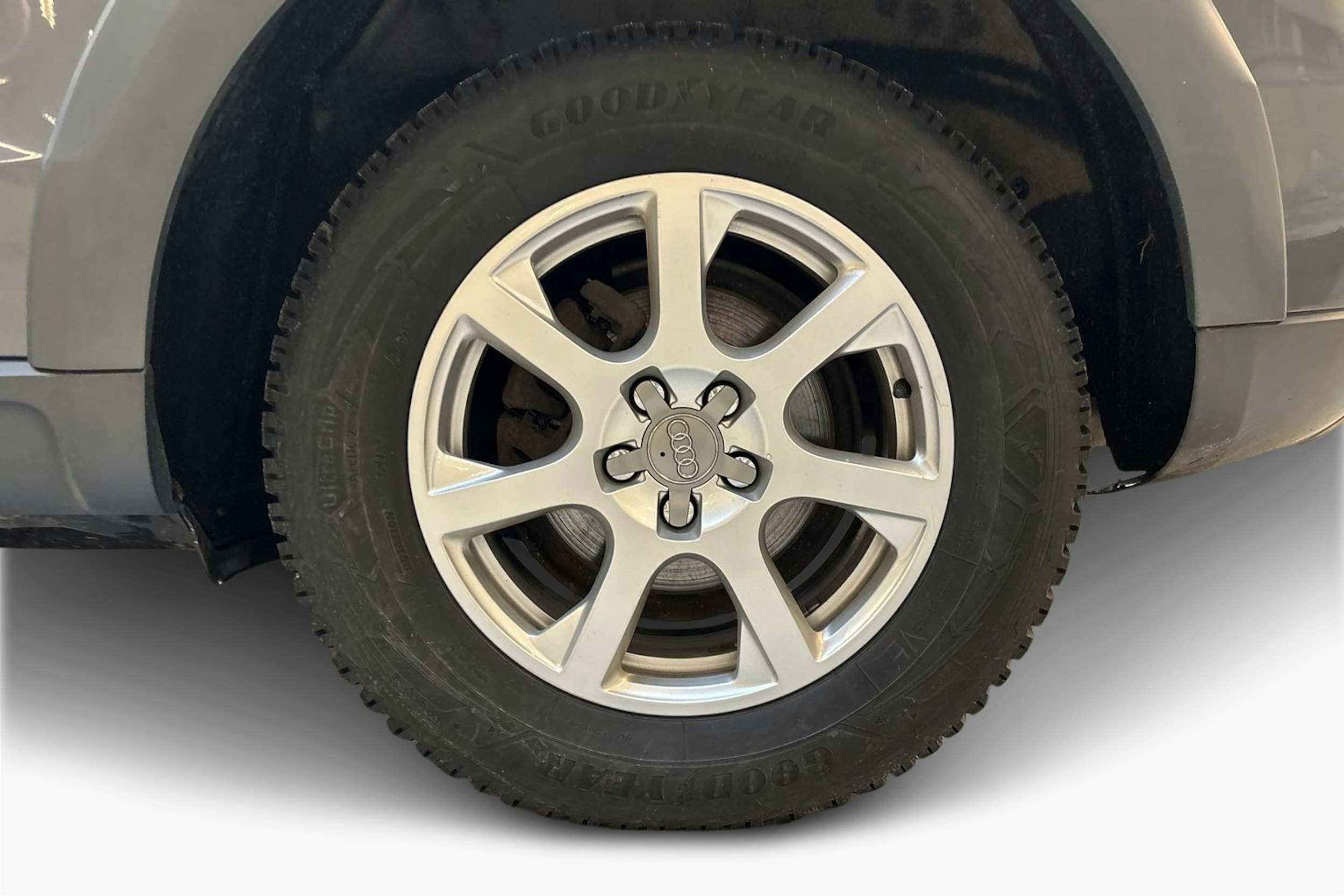 harmaa Audi Q5 2015 kuva 9.