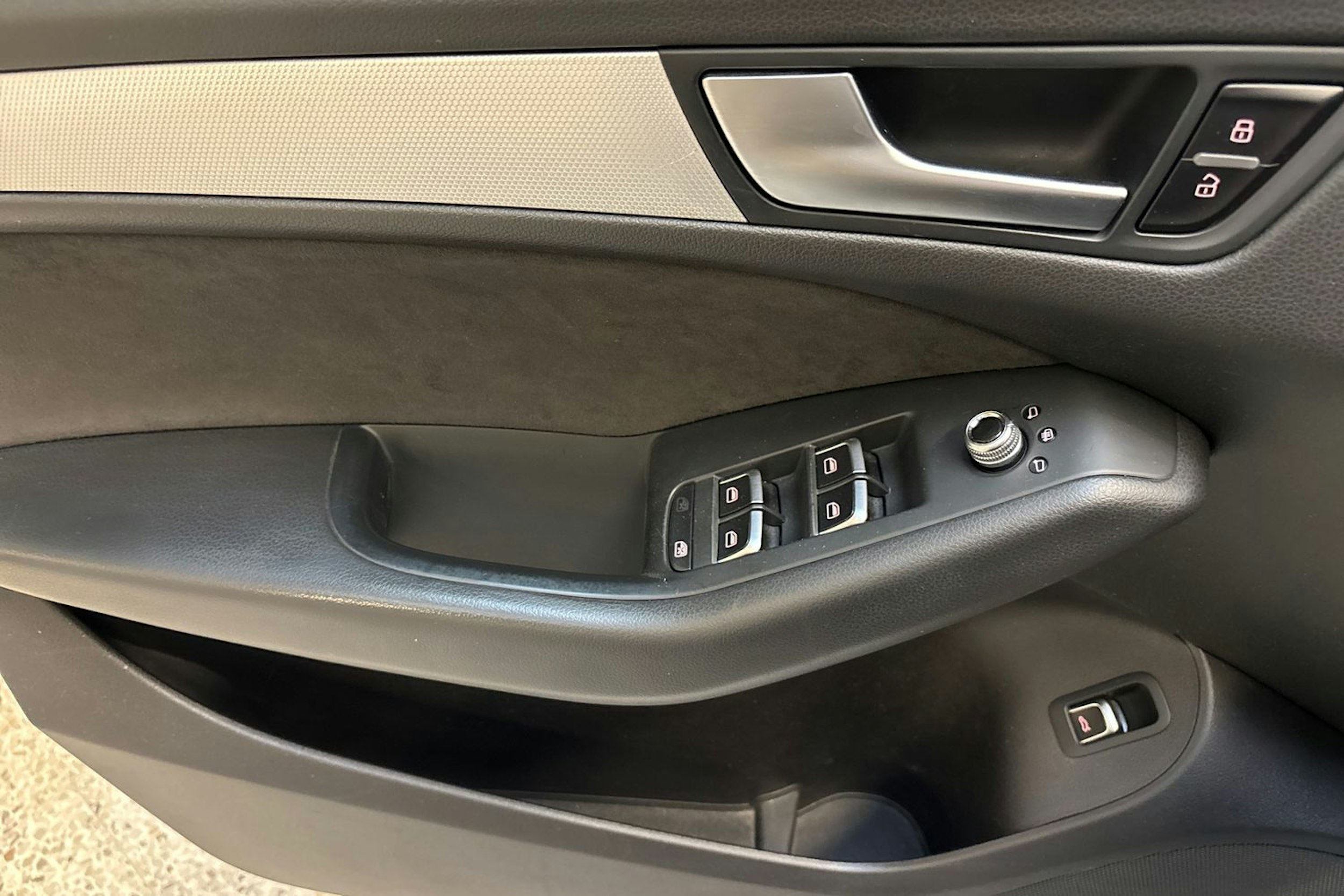 harmaa Audi Q5 2015 kuva 13.