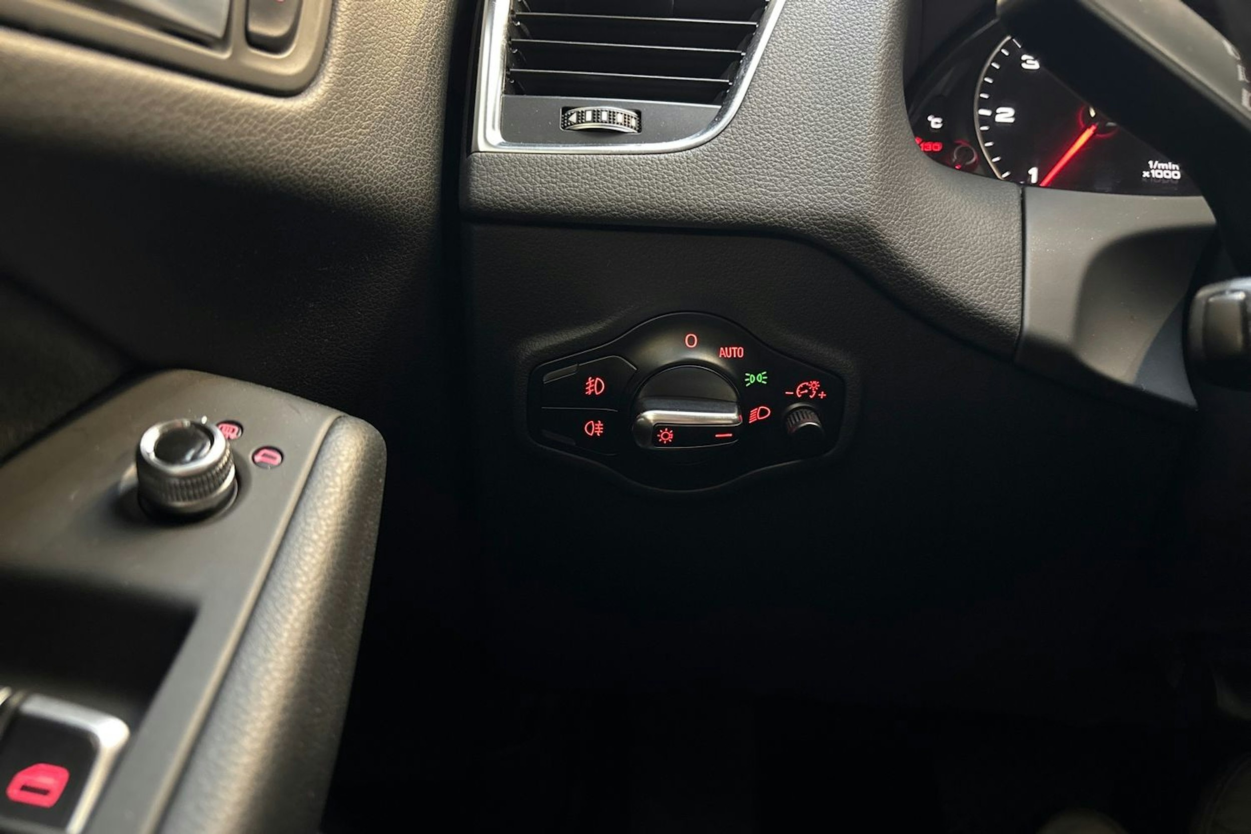 harmaa Audi Q5 2015 kuva 14.