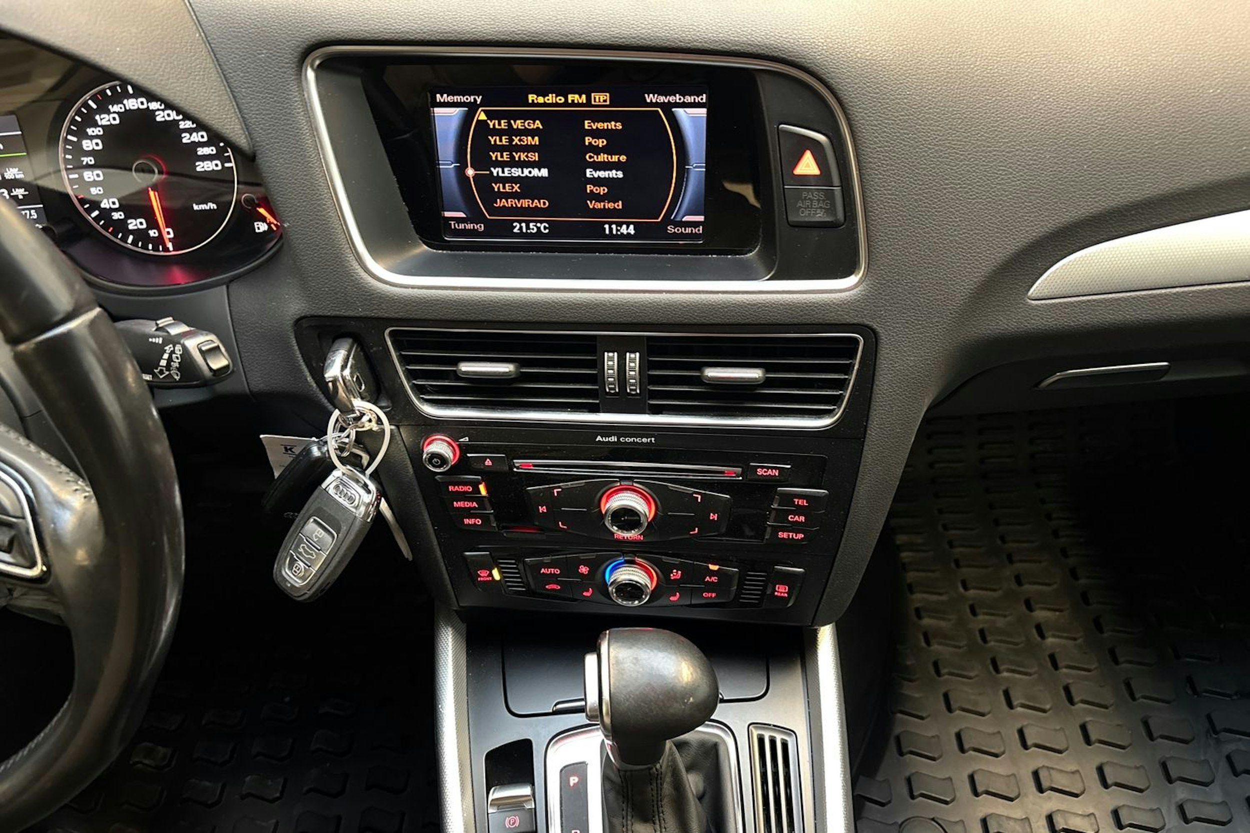 harmaa Audi Q5 2015 kuva 18.