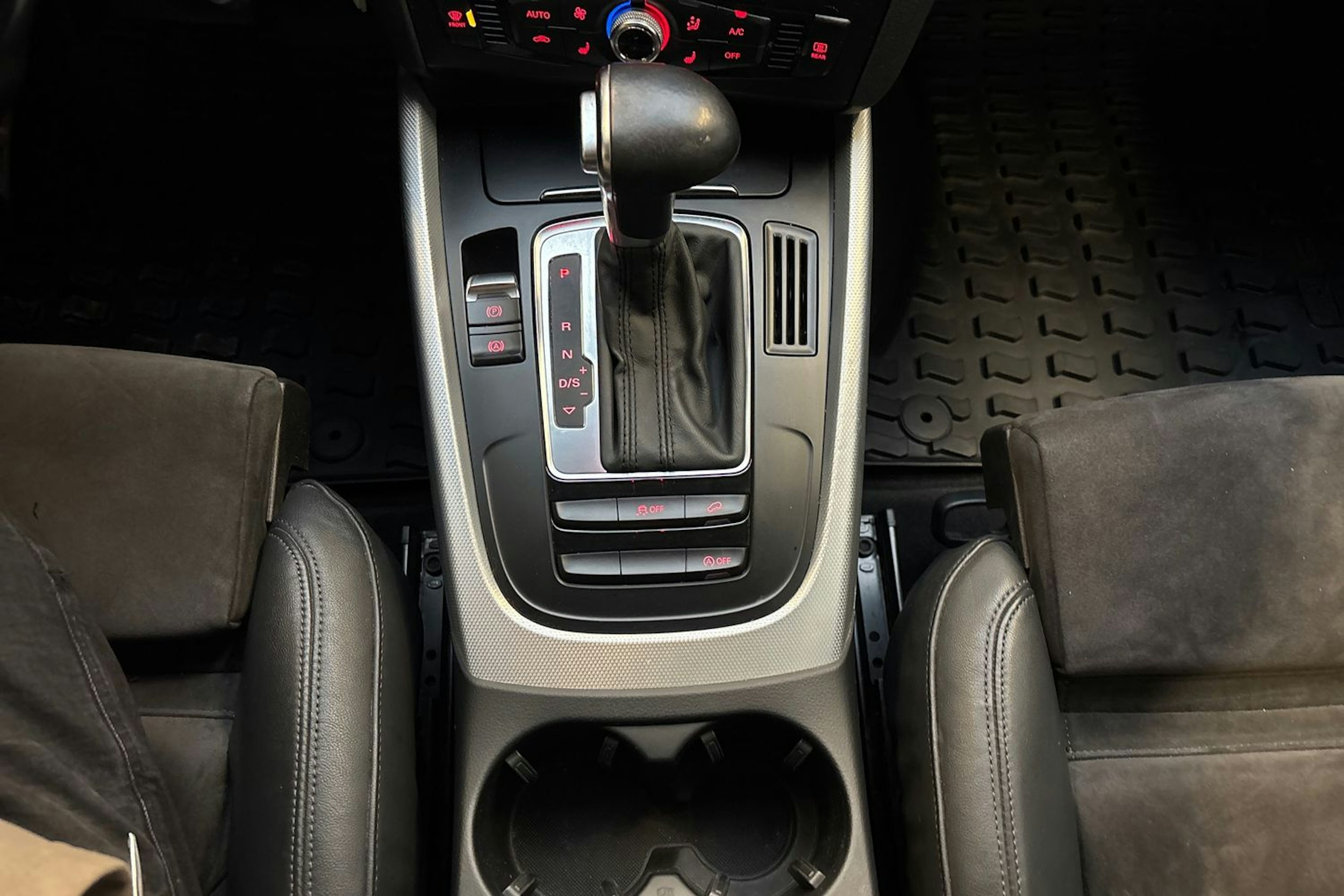 harmaa Audi Q5 2015 kuva 19.