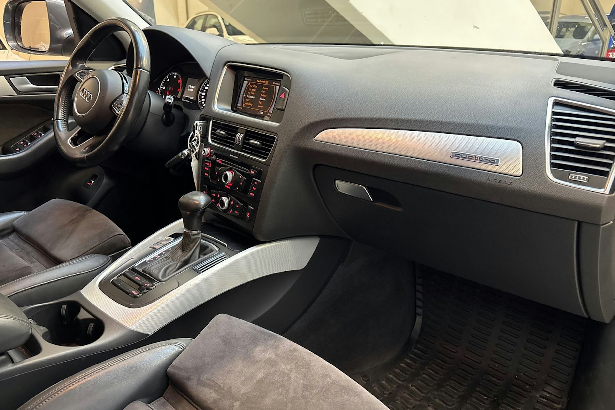 harmaa Audi Q5 2015 kuva 21.