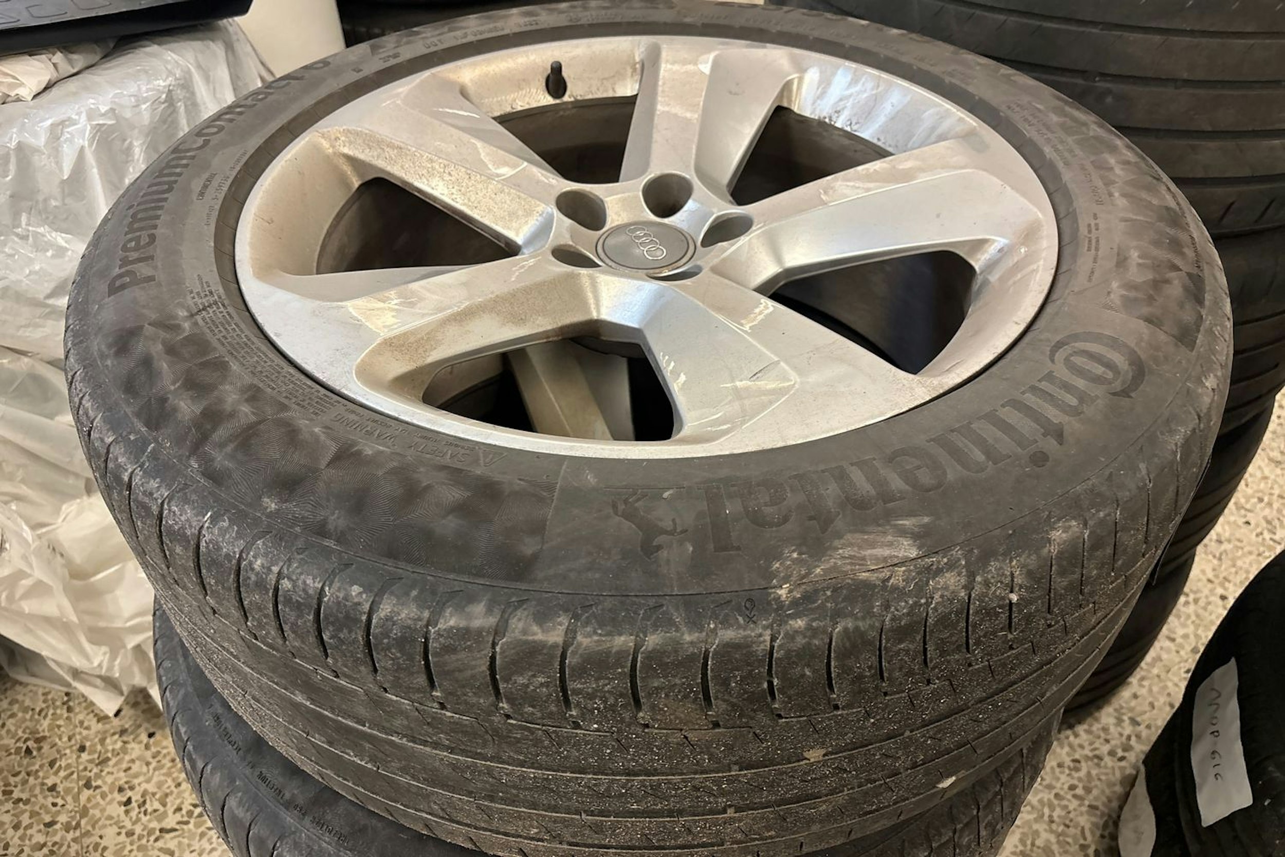 harmaa Audi Q5 2015 kuva 22.