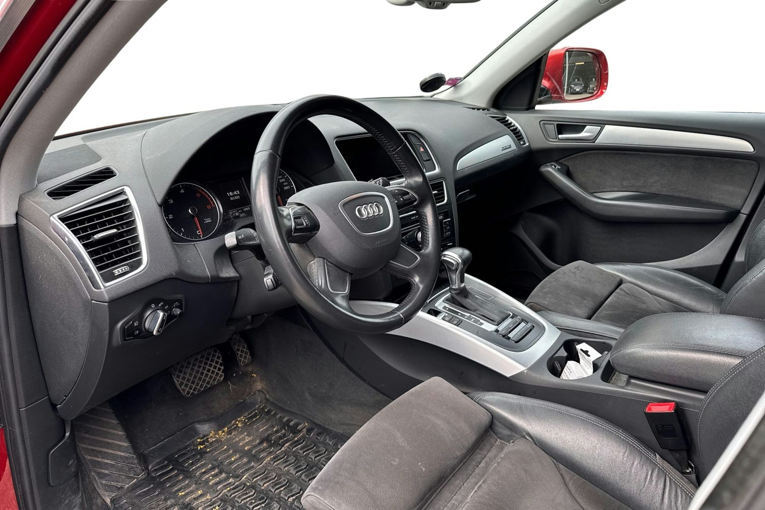 punainen Audi Q5 2015 kuva 3.