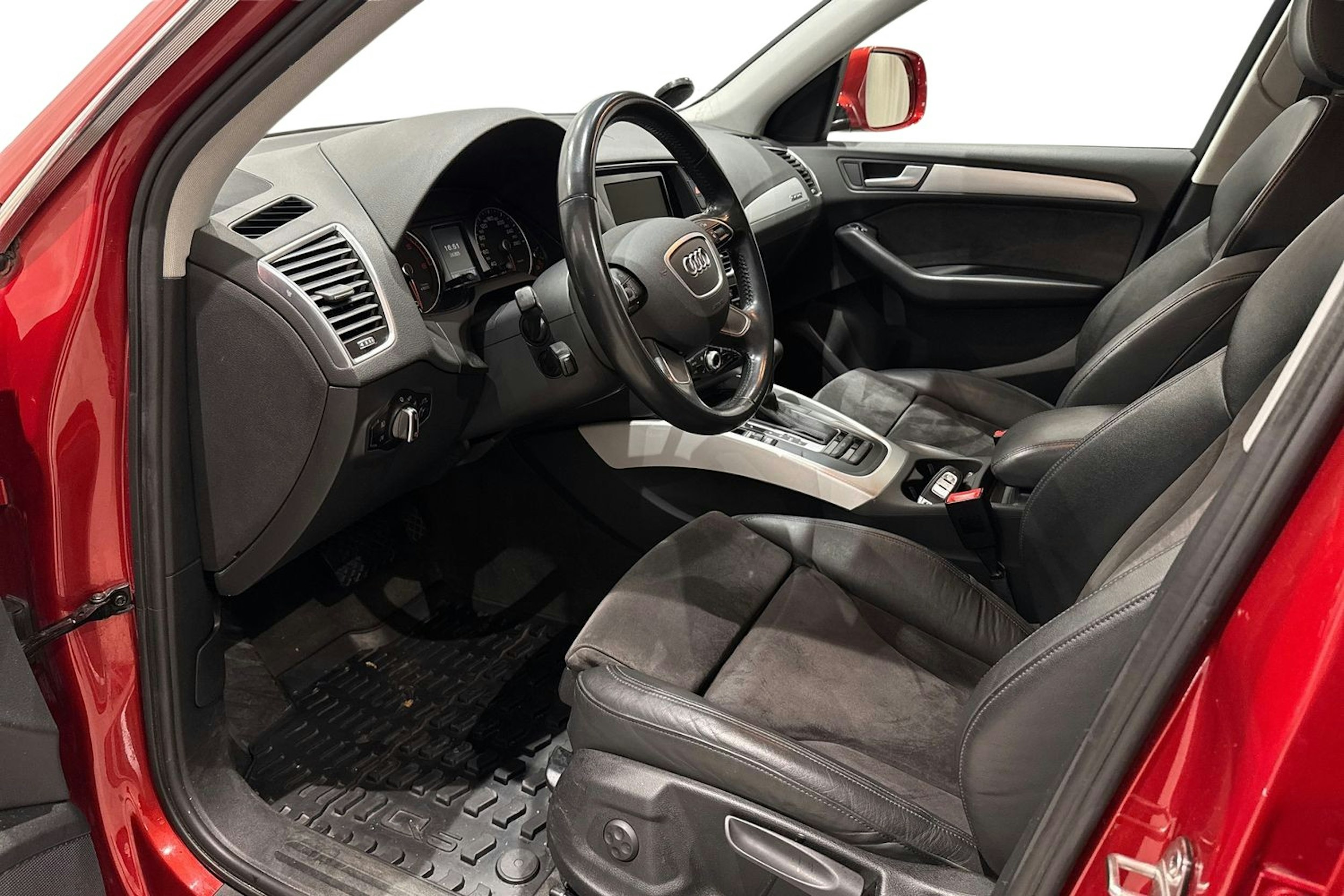 punainen Audi Q5 2015 kuva 7.