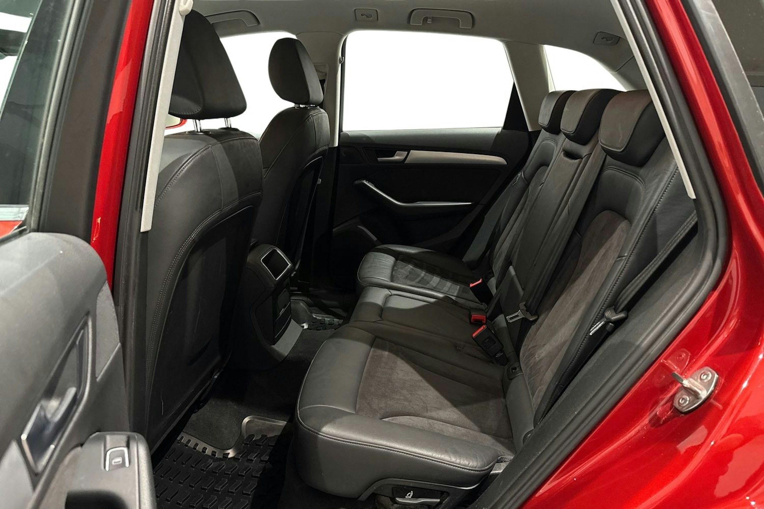 punainen Audi Q5 2015 kuva 10.
