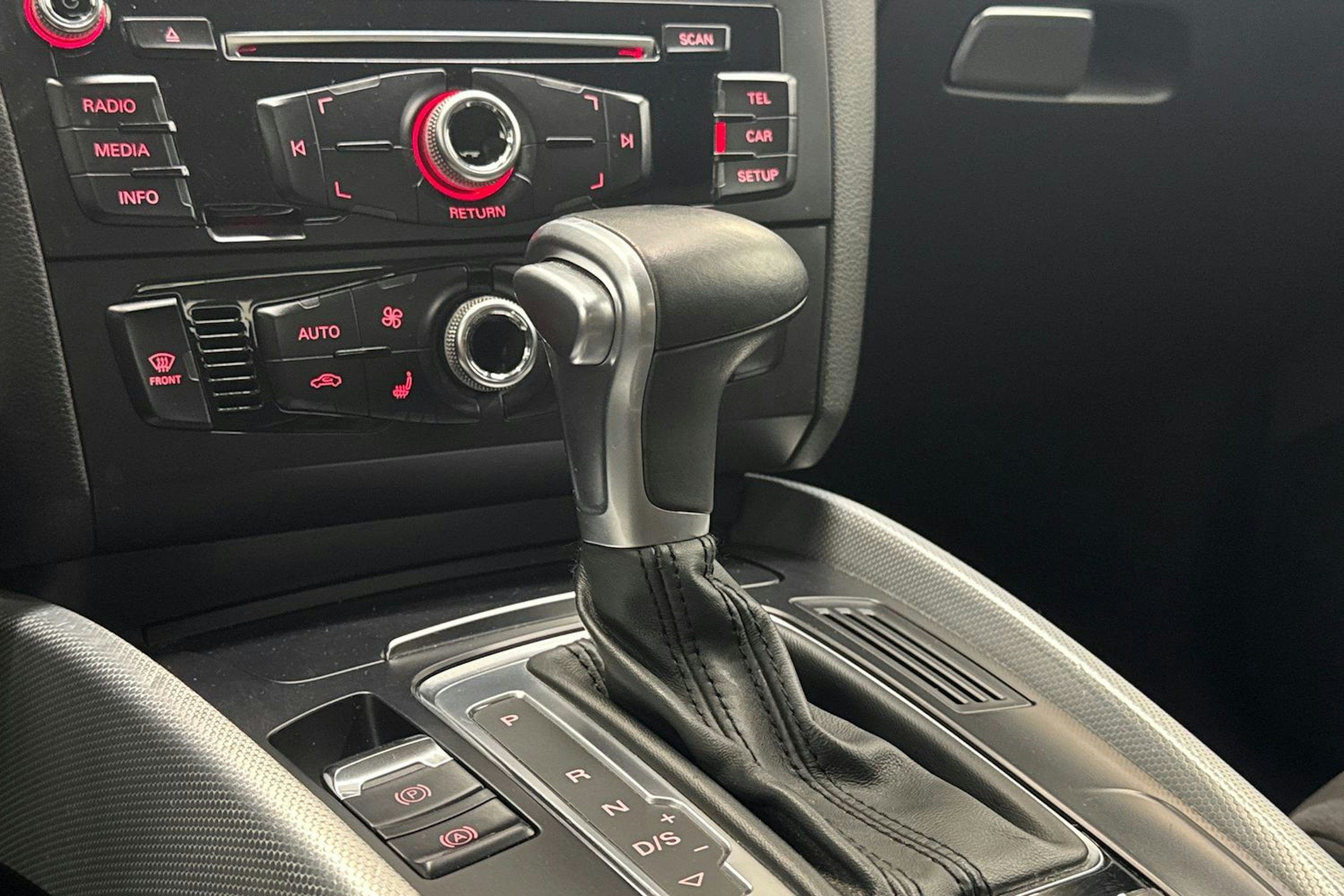 hopea Audi Q5 2016 kuva 20.