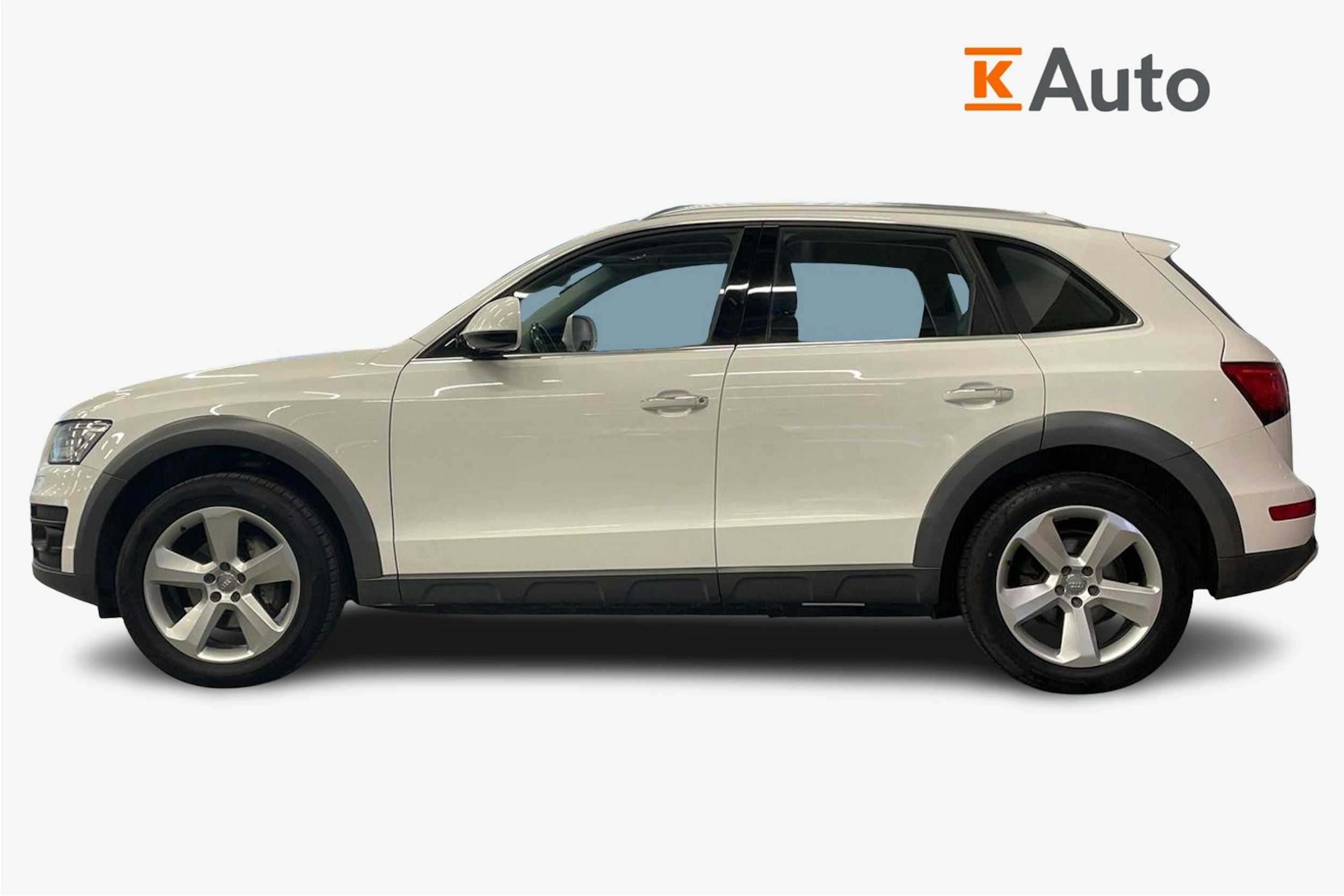 Valkoinen Audi Q5 2015 kuva 6.