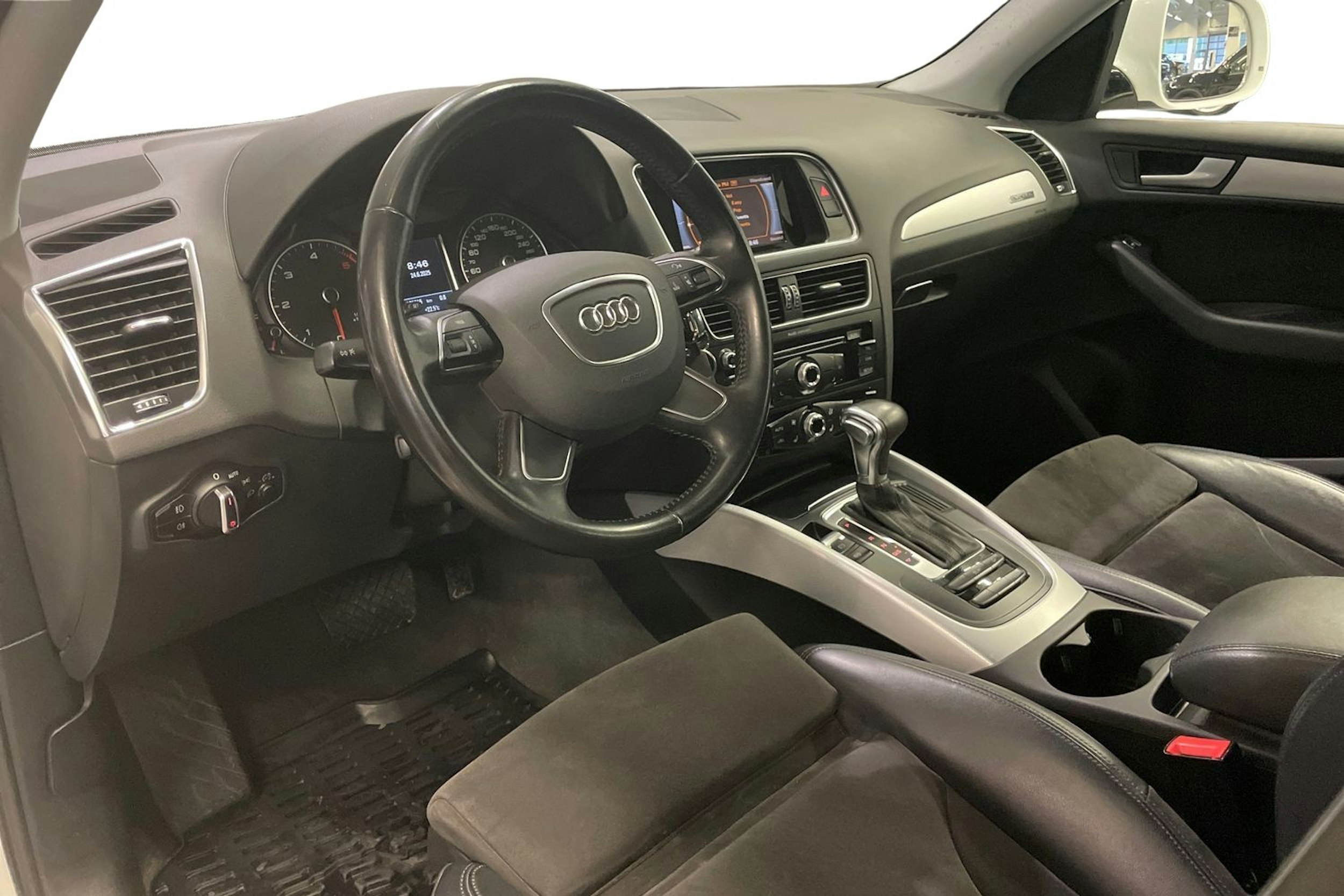 Valkoinen Audi Q5 2015 kuva 7.