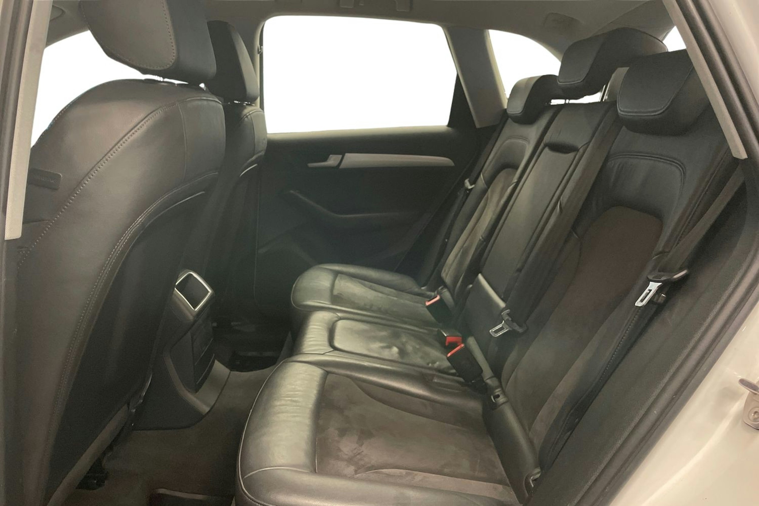 Valkoinen Audi Q5 2015 kuva 10.