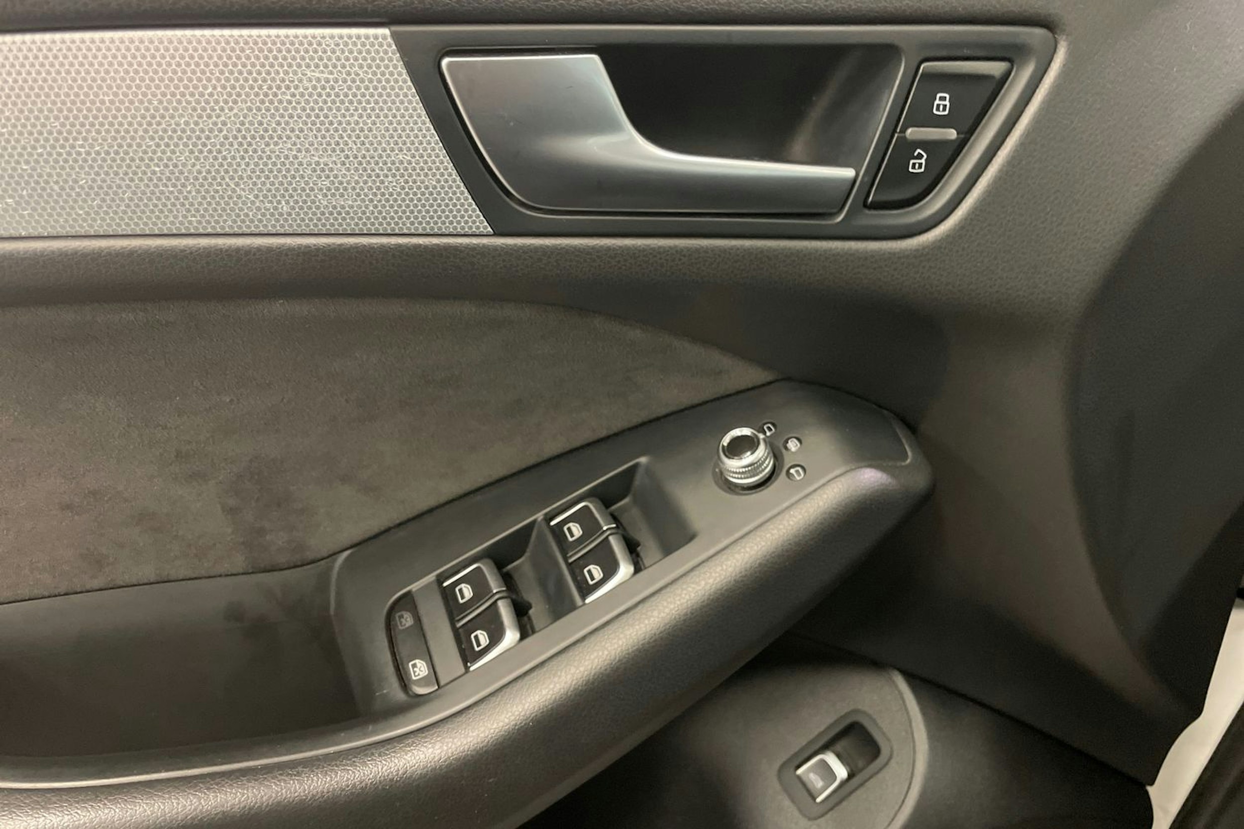 Valkoinen Audi Q5 2015 kuva 15.