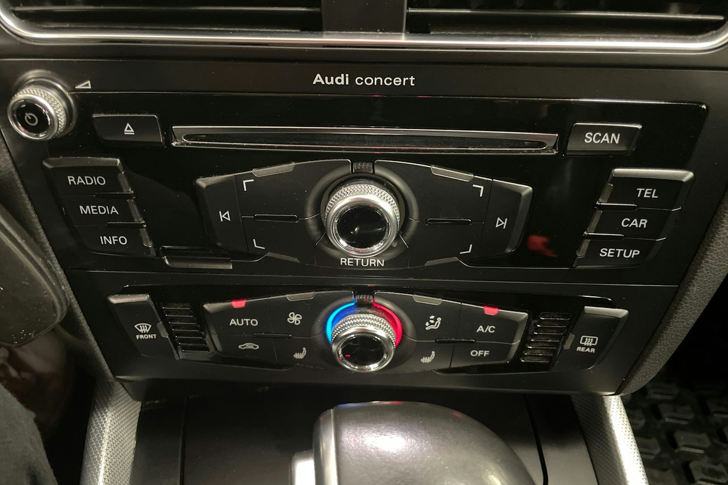 Valkoinen Audi Q5 2015 kuva 16.