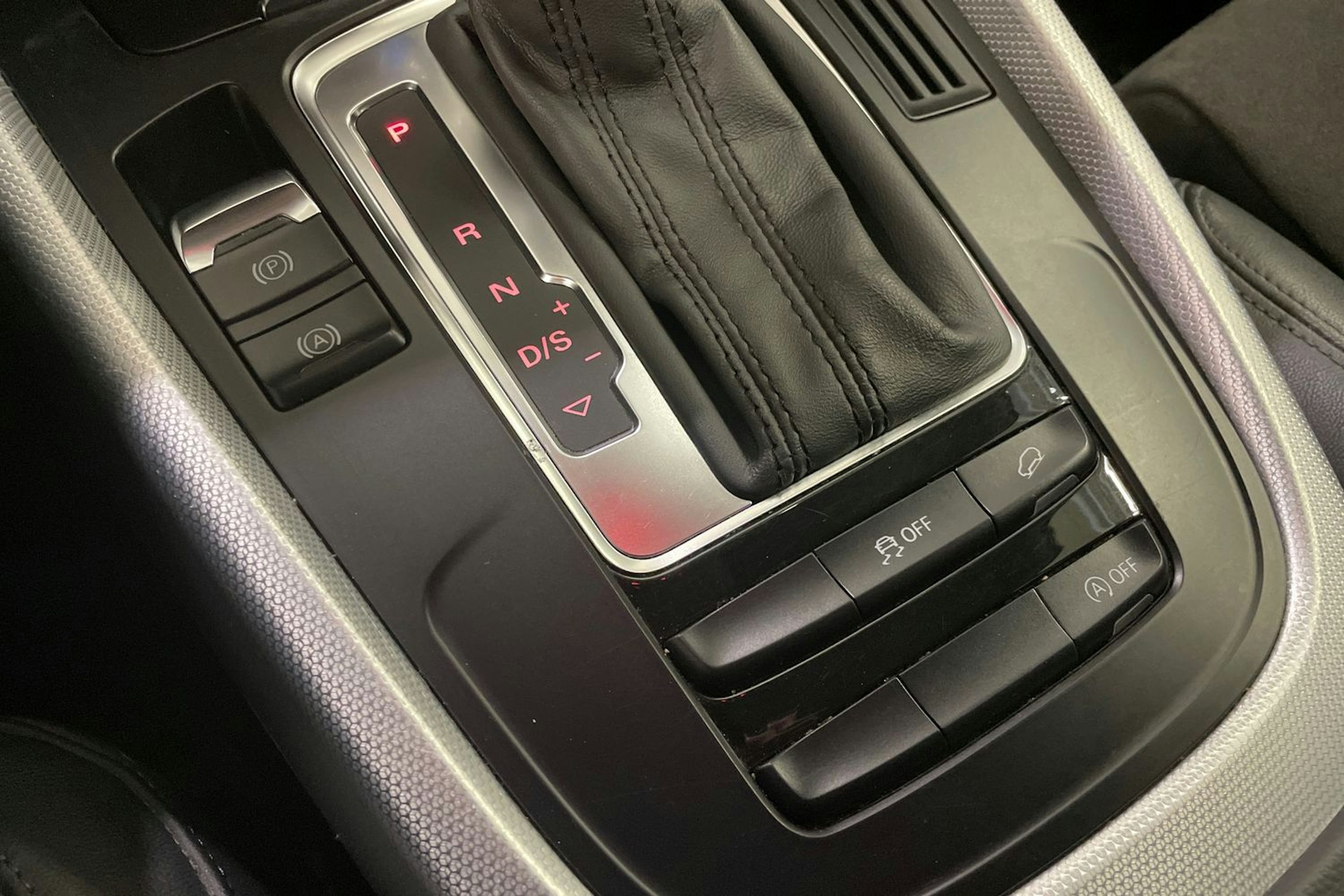 Valkoinen Audi Q5 2015 kuva 17.