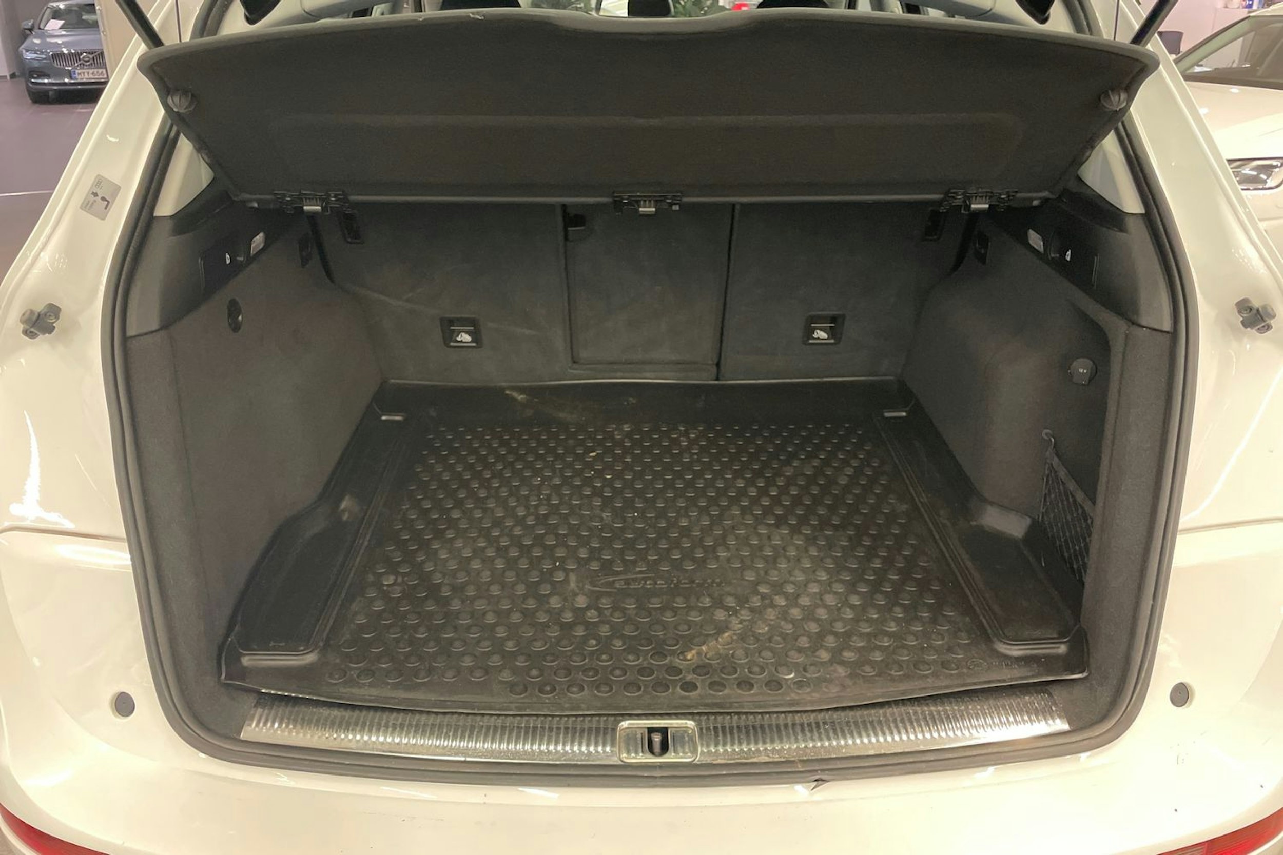 Valkoinen Audi Q5 2015 kuva 22.