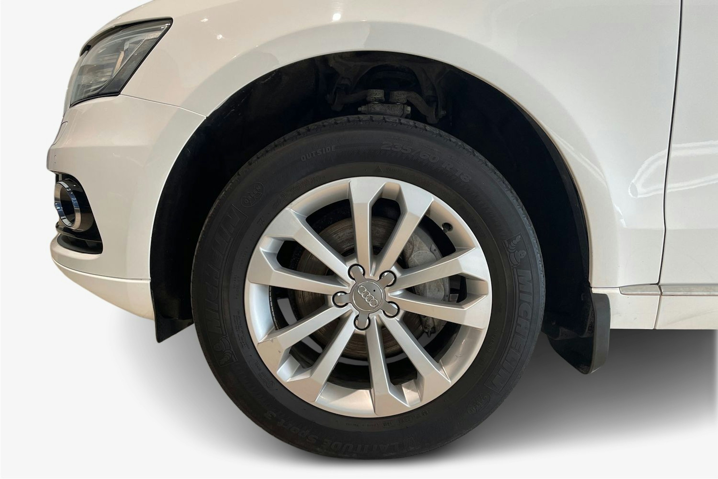 Valkoinen Audi Q5 2015 kuva 11.