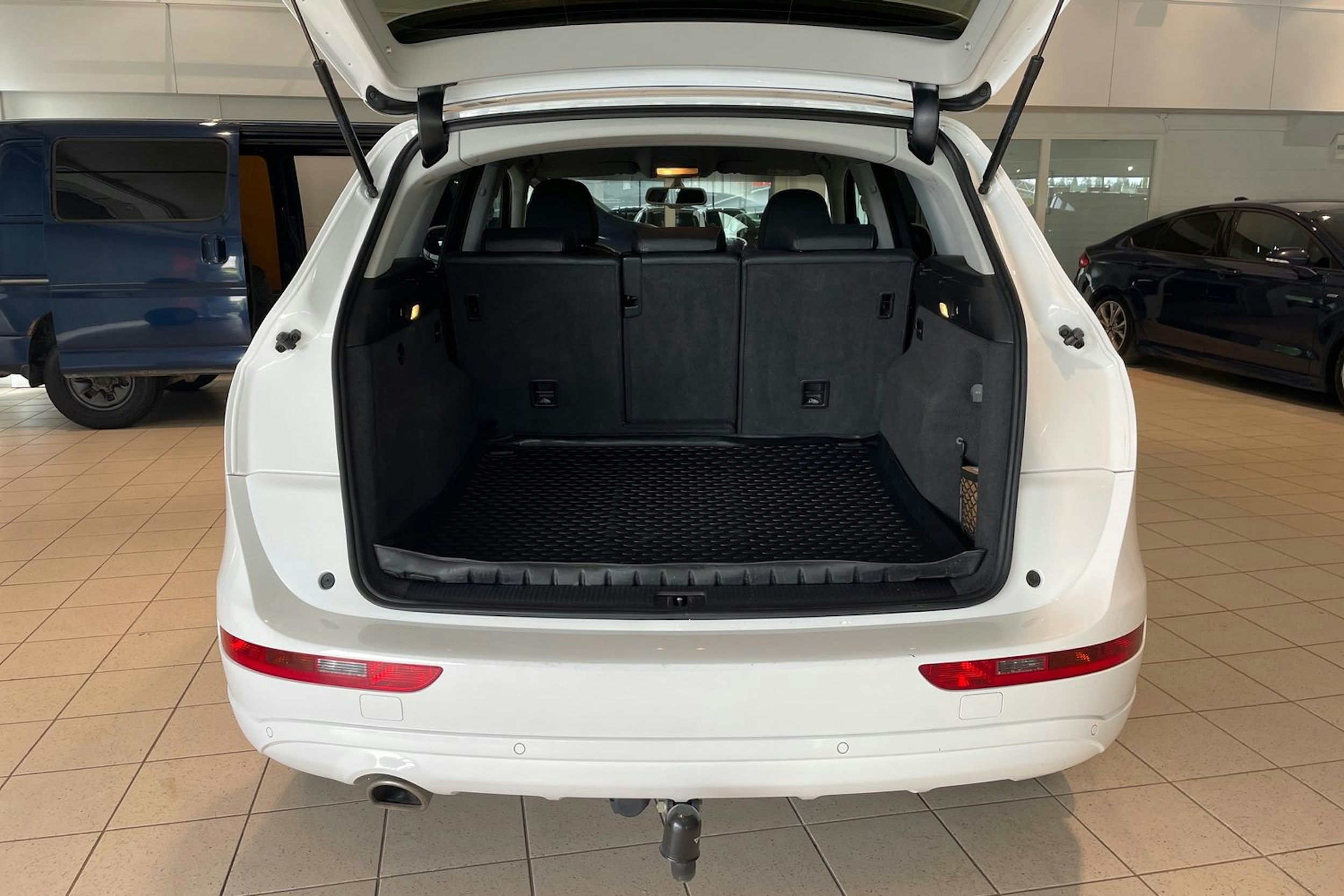 Valkoinen Audi Q5 2015 kuva 16.