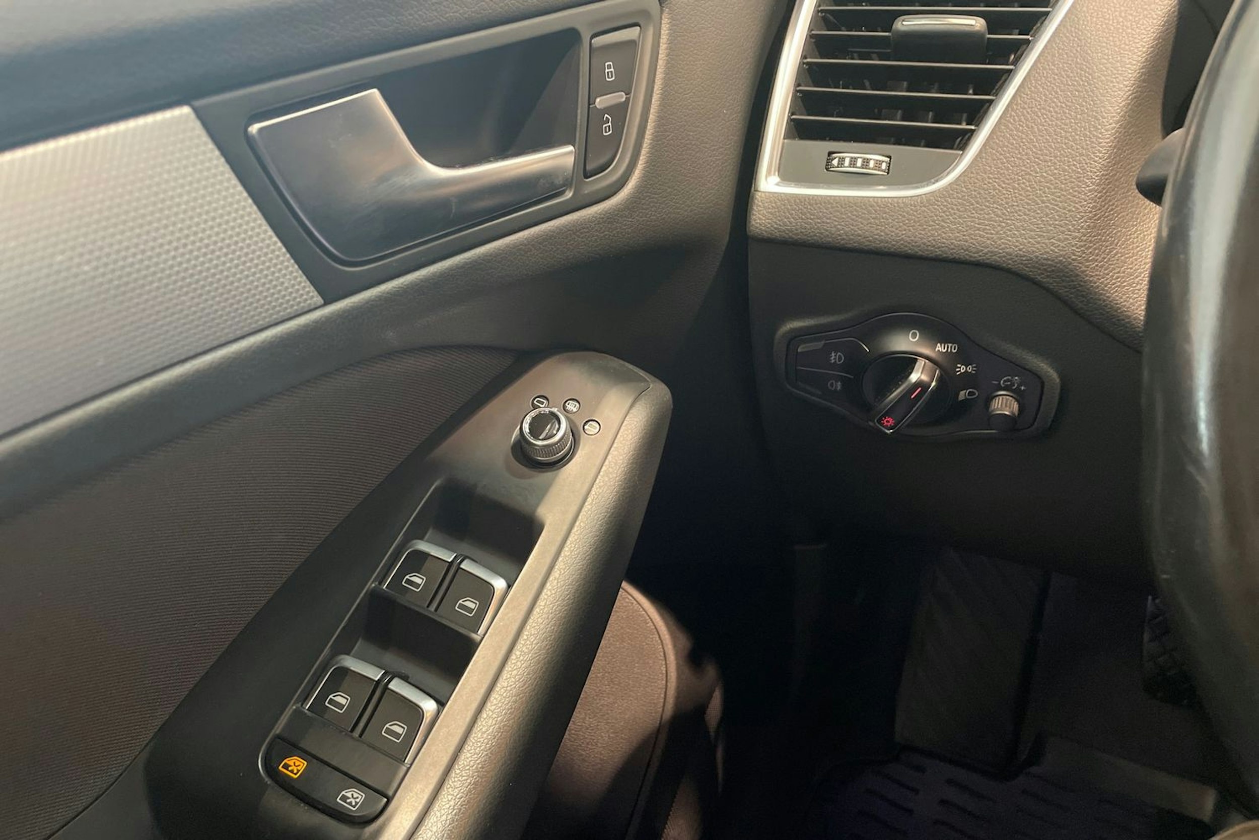 Valkoinen Audi Q5 2015 kuva 18.