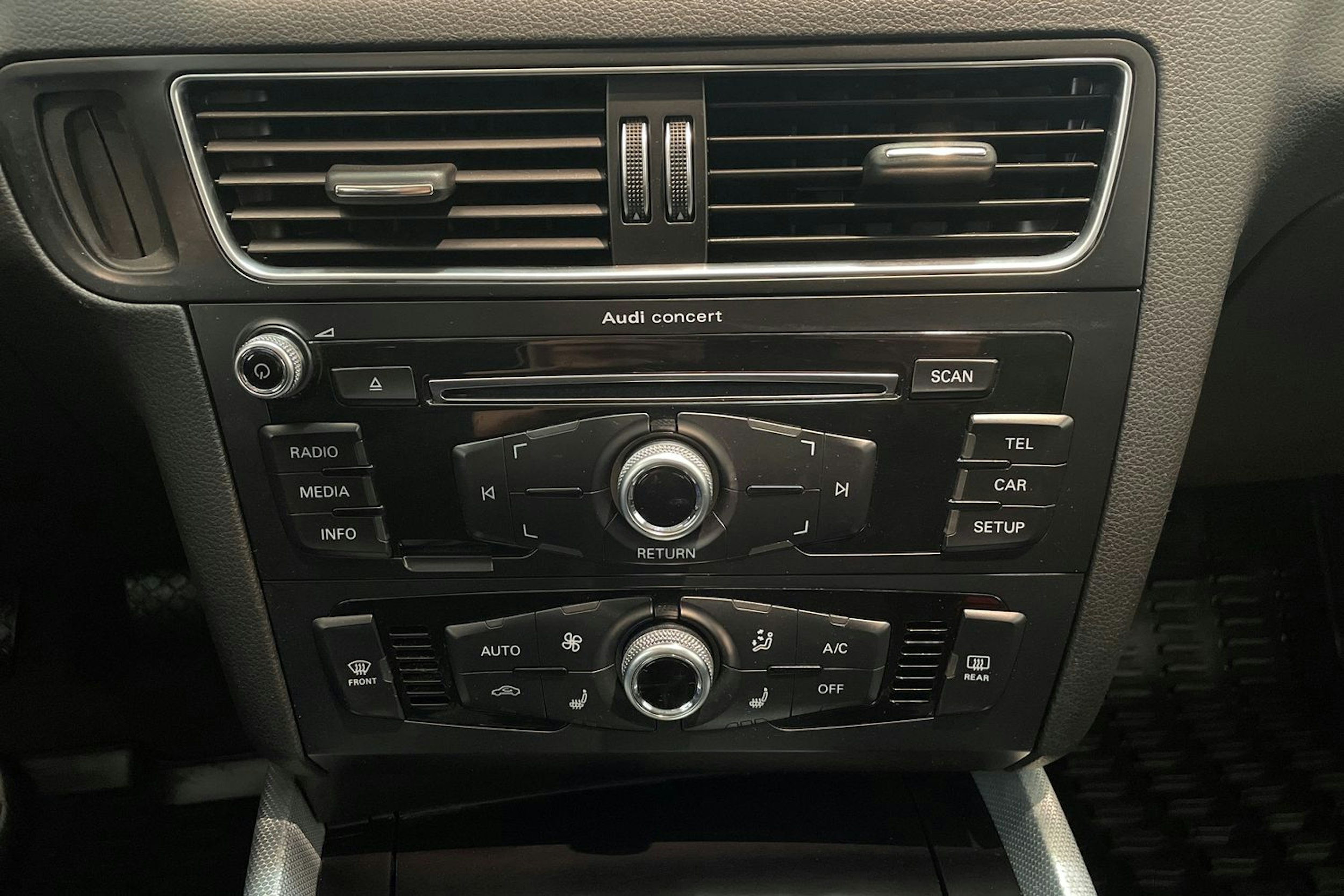 Valkoinen Audi Q5 2015 kuva 23.