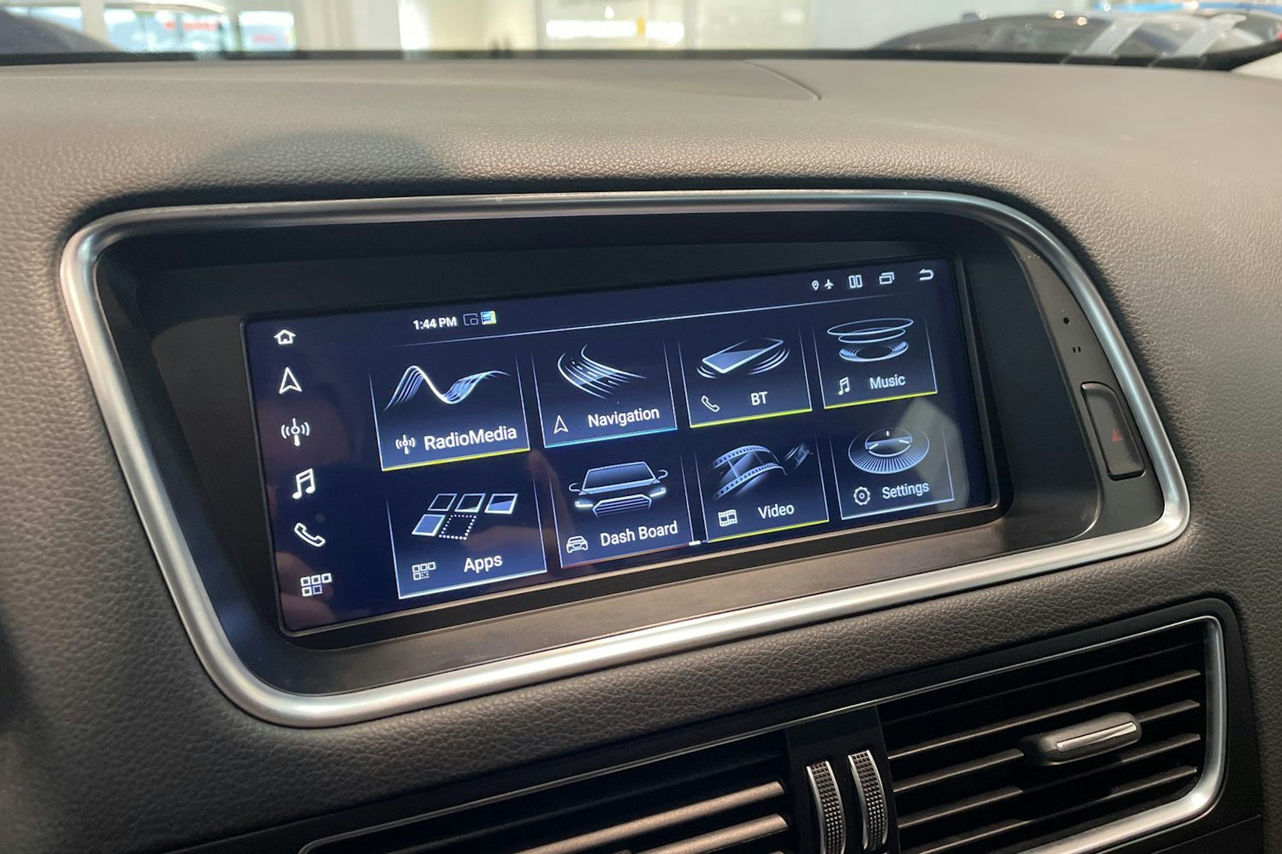 Valkoinen Audi Q5 2015 kuva 24.