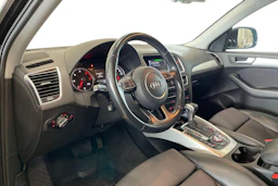 musta Audi Q5 2016 kuva 6.