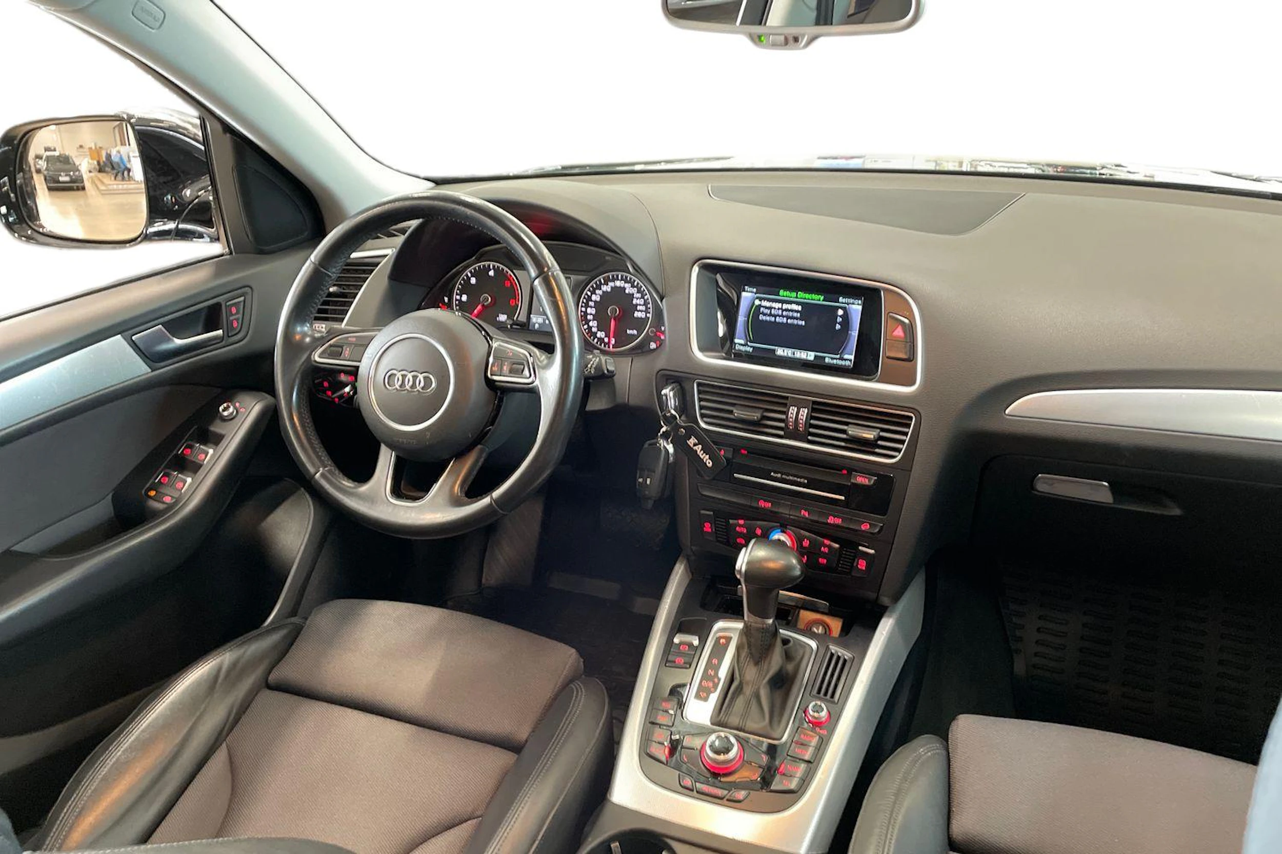 musta Audi Q5 2016 kuva 7.