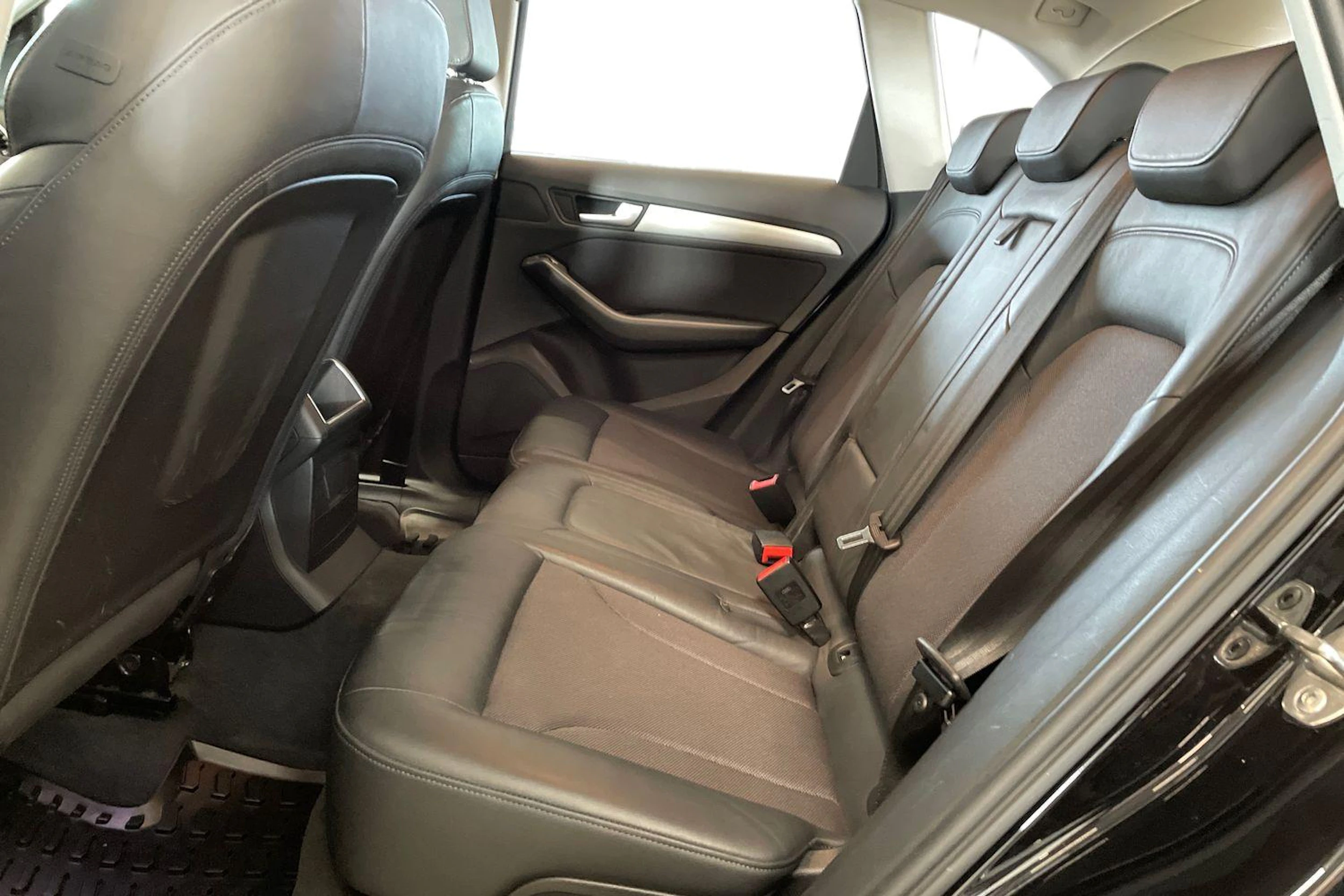 musta Audi Q5 2016 kuva 8.