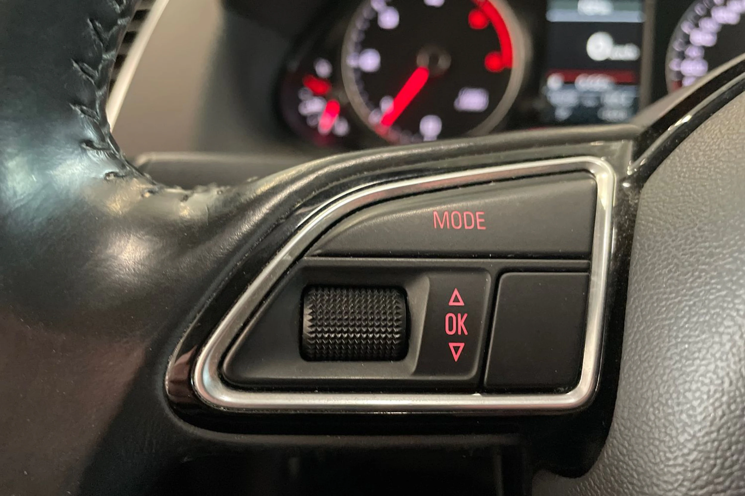 musta Audi Q5 2016 kuva 14.