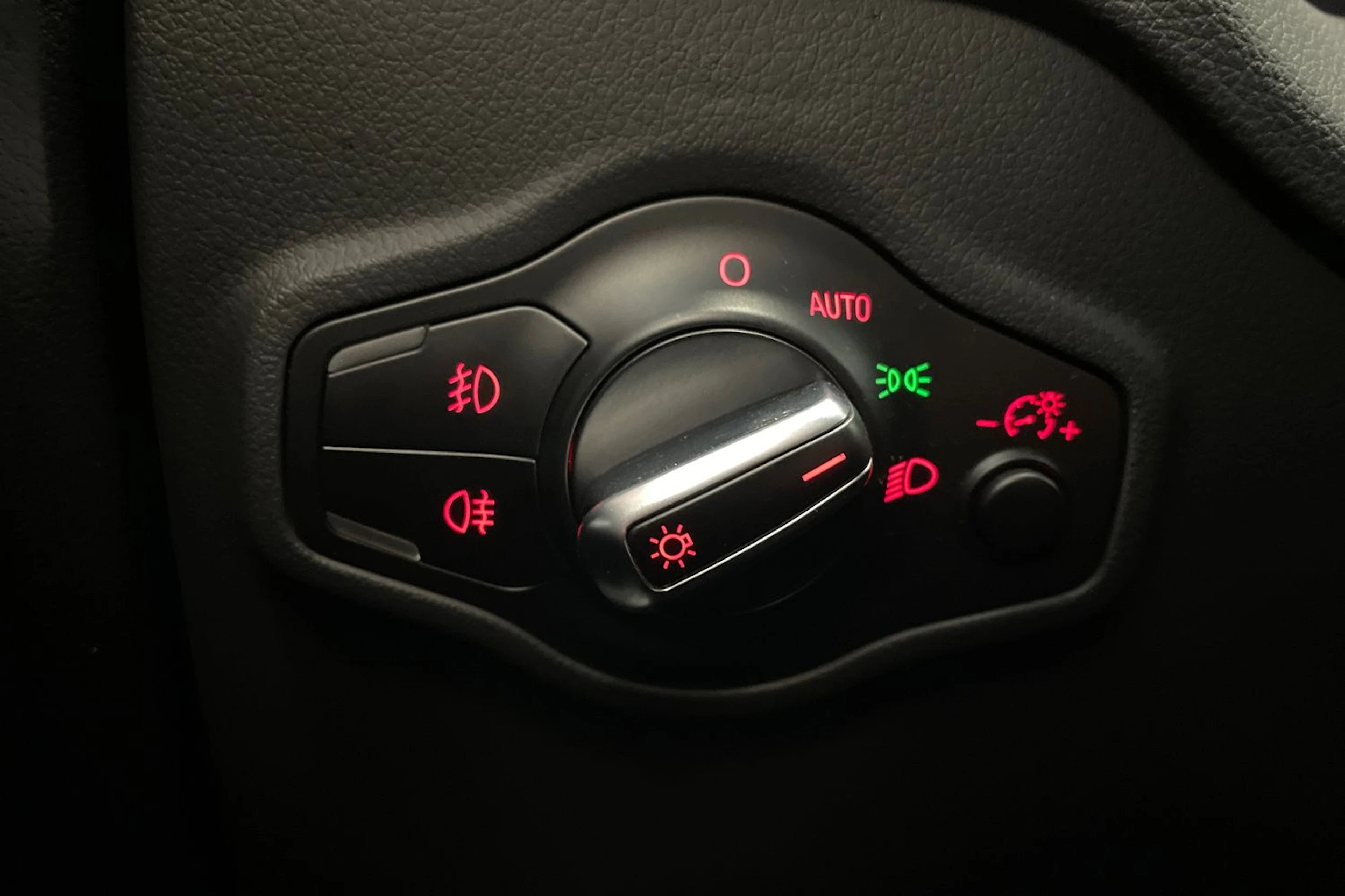 musta Audi Q5 2016 kuva 17.