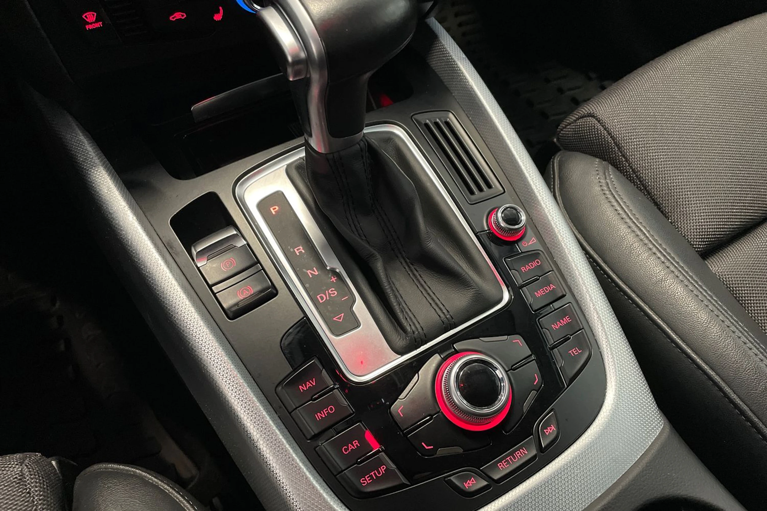 musta Audi Q5 2016 kuva 25.