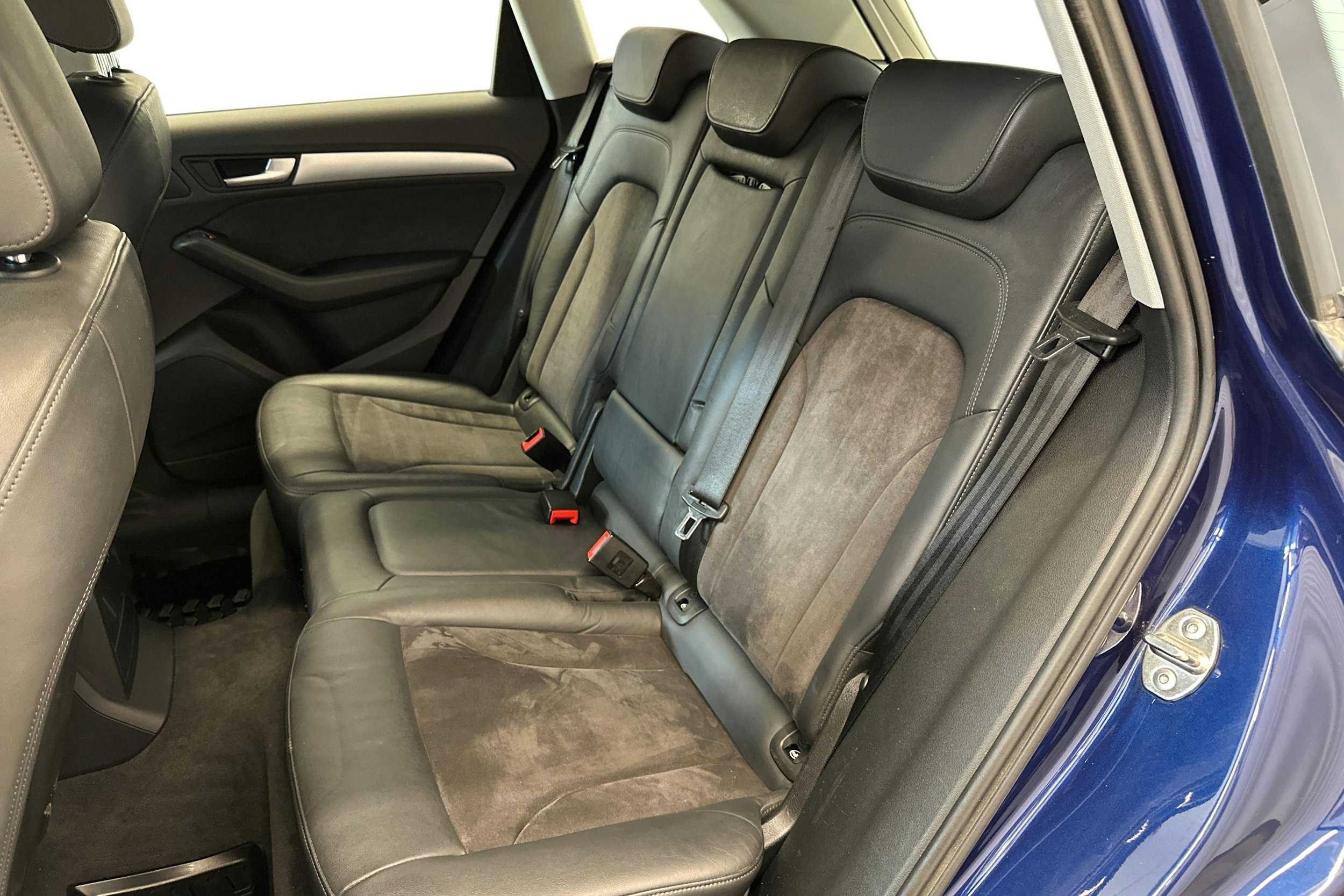 sininen Audi Q5 2015 kuva 10.