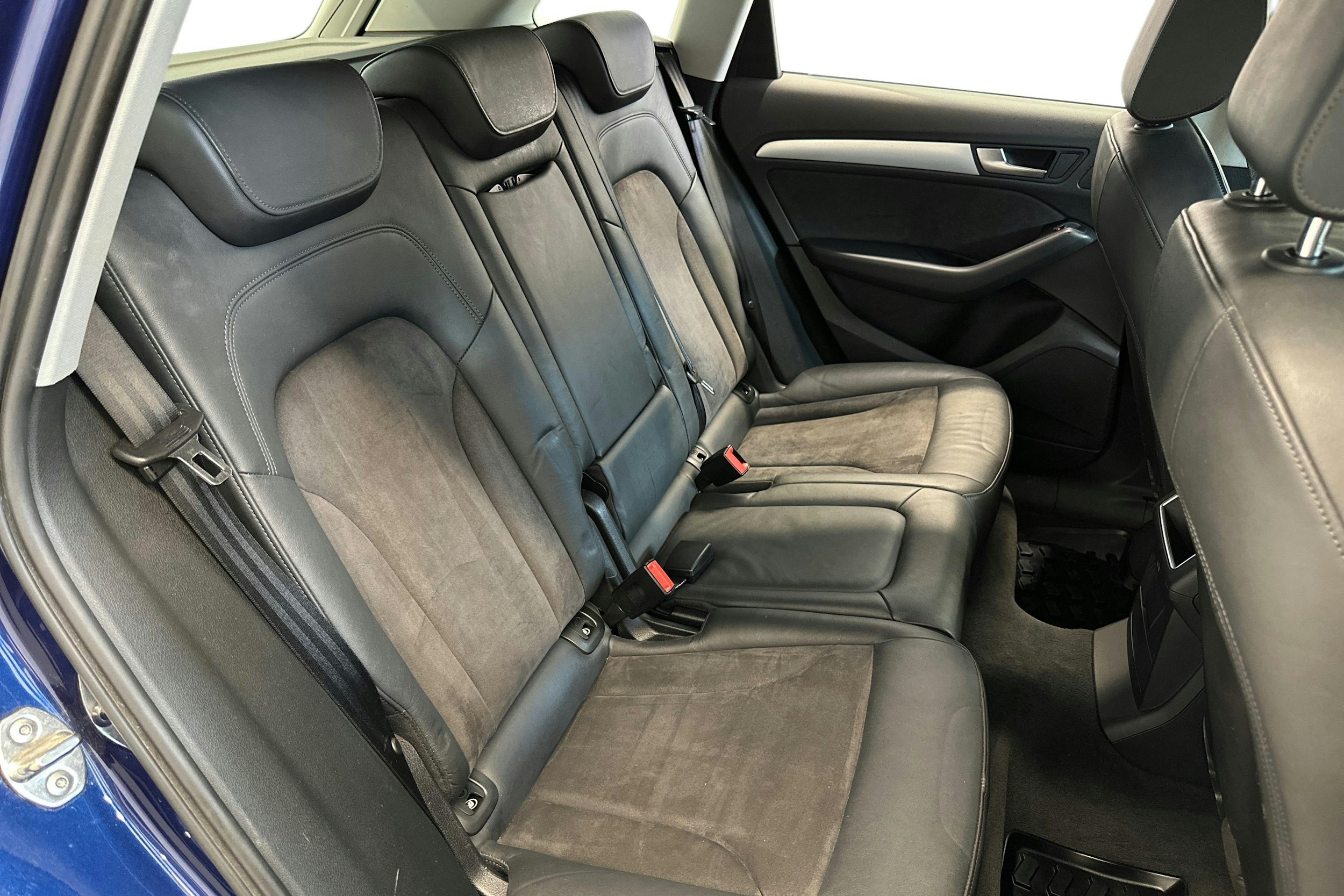sininen Audi Q5 2015 kuva 11.