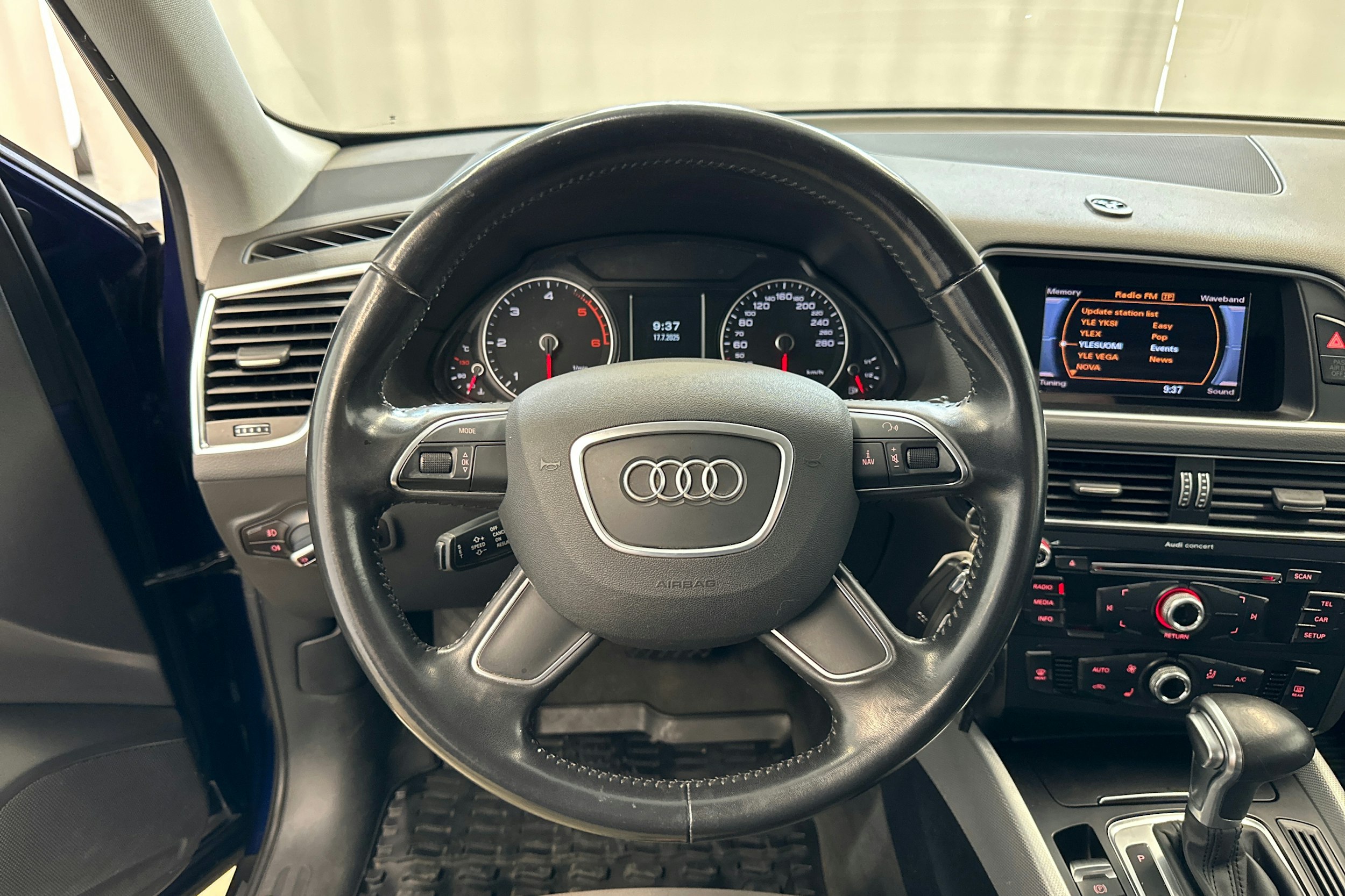 sininen Audi Q5 2015 kuva 16.